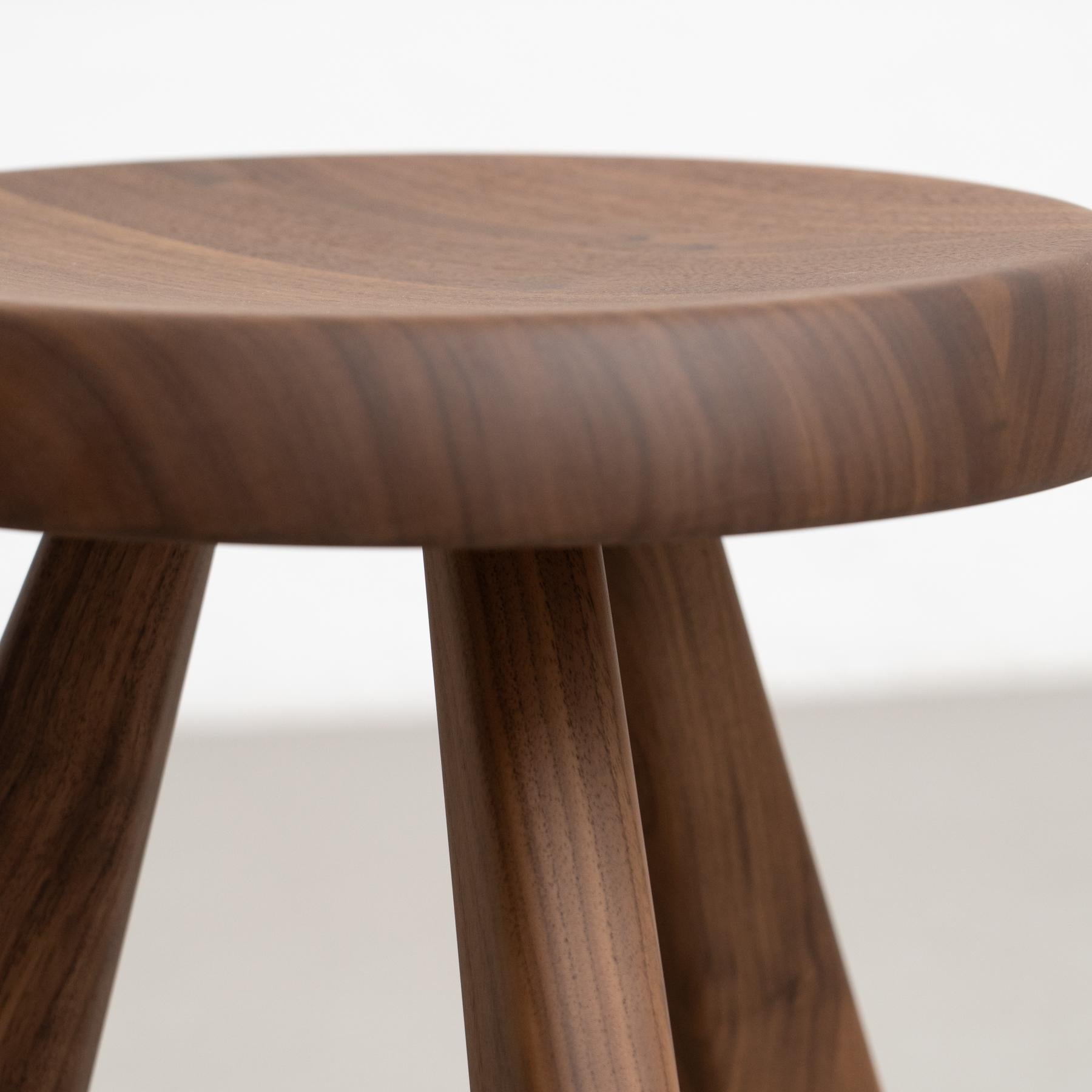 Charlotte Perriand Ensemble de deux tabourets en bois Meribel pour Cassina en vente 8
