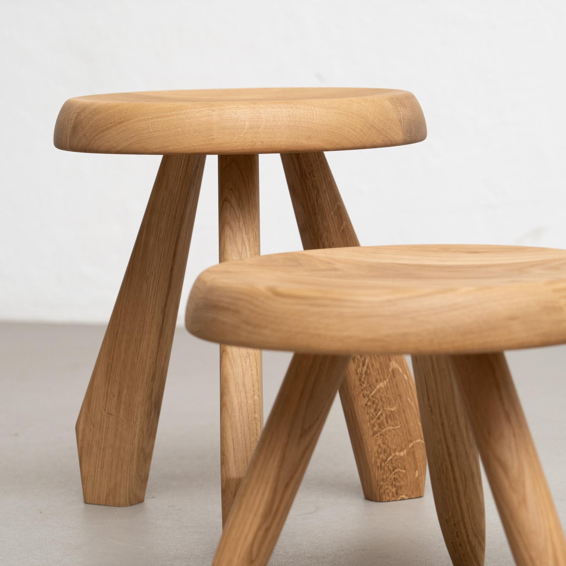 italien Charlotte Perriand Ensemble de deux tabourets en bois Meribel pour Cassina en vente