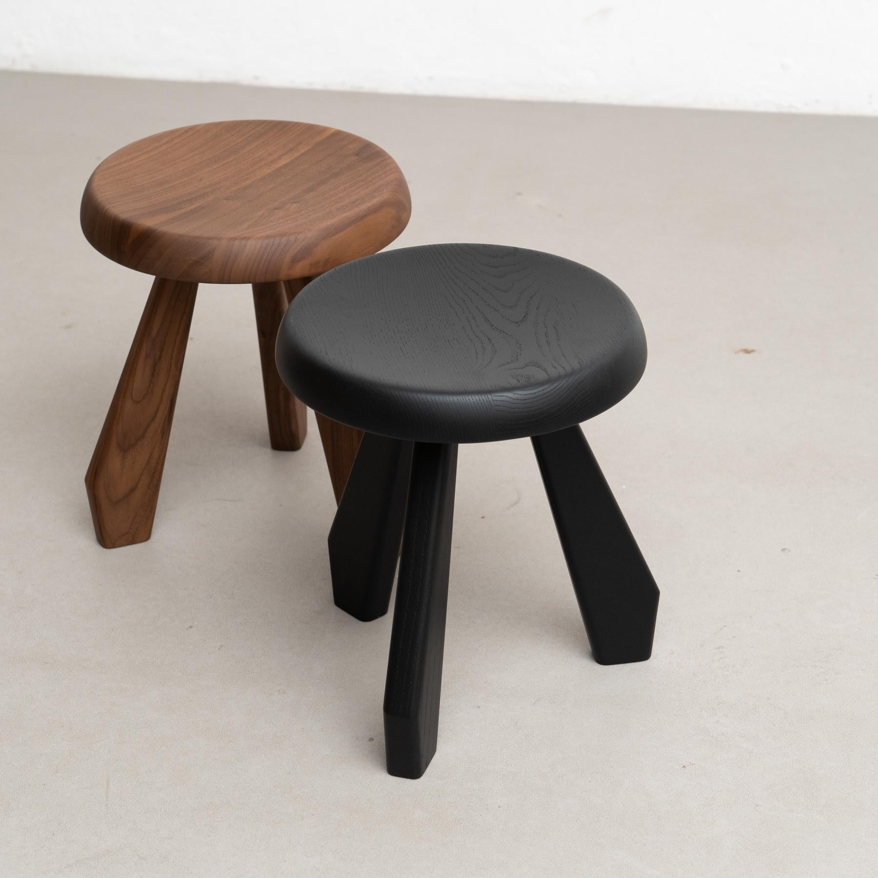 XXIe siècle et contemporain Charlotte Perriand Ensemble de deux tabourets en bois Meribel pour Cassina en vente