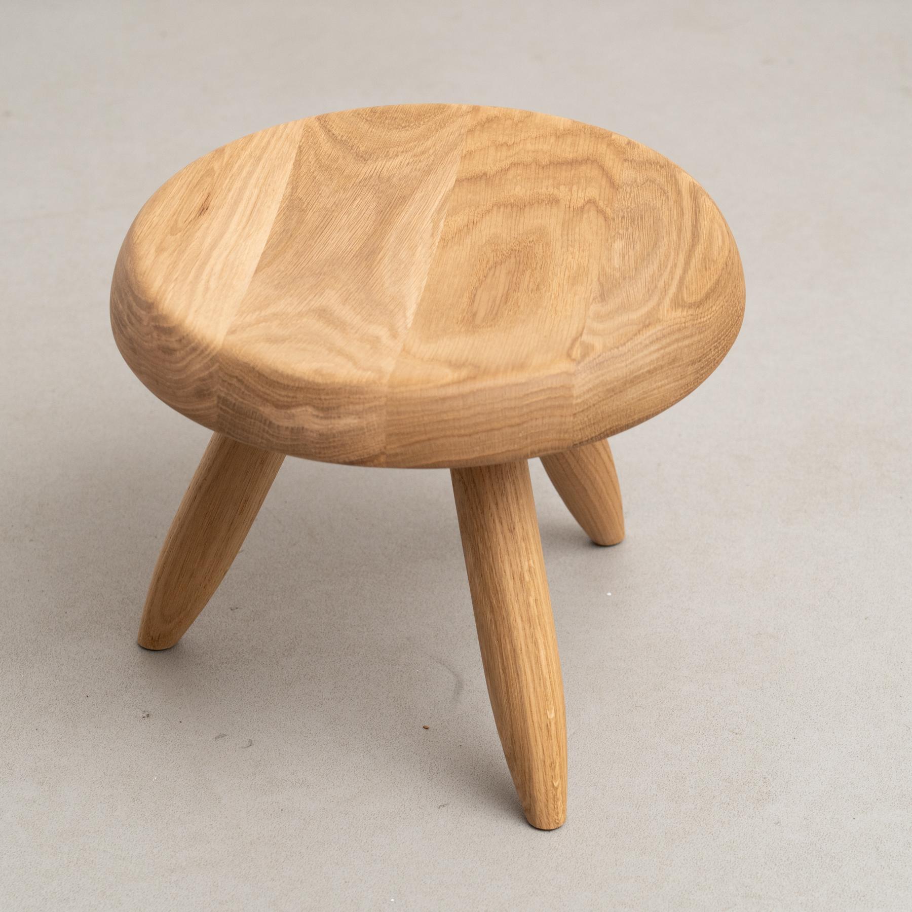 Bois Charlotte Perriand Ensemble de deux tabourets en bois Meribel pour Cassina en vente