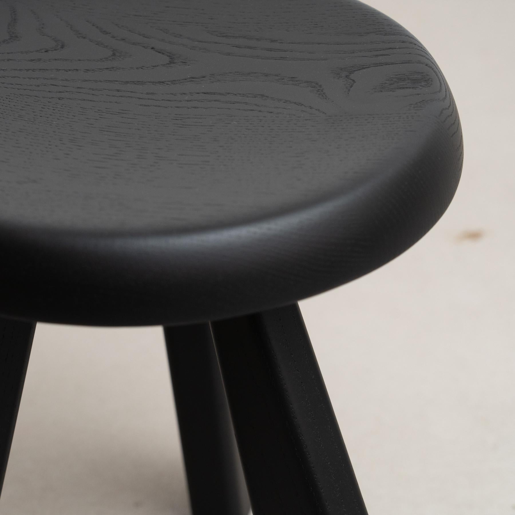 Charlotte Perriand Ensemble de deux tabourets en bois Meribel pour Cassina en vente 1