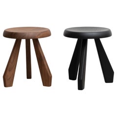 Charlotte Perriand Ensemble de deux tabourets en bois Meribel pour Cassina