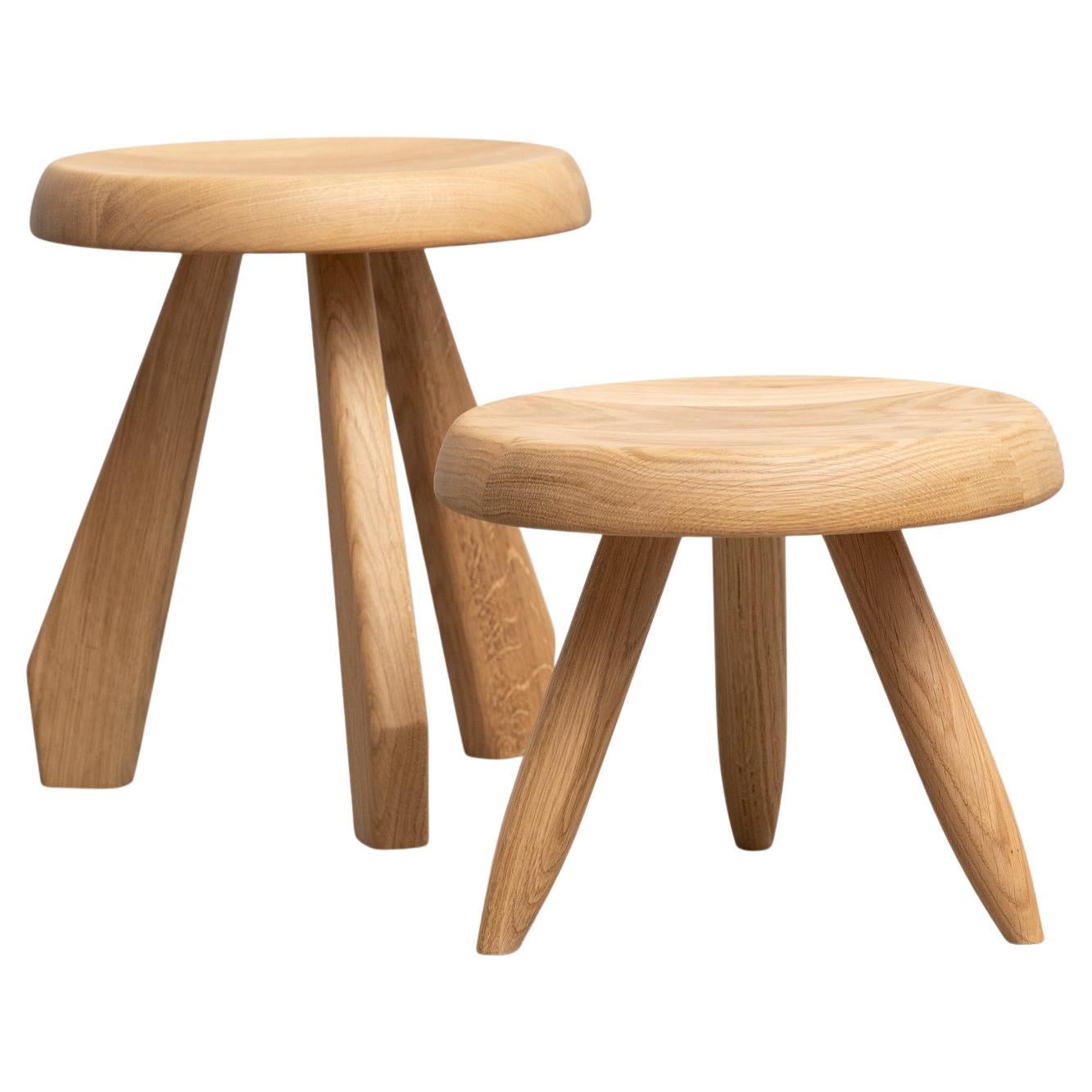 Charlotte Perriand Set di due sgabelli in legno Meribel per Cassina