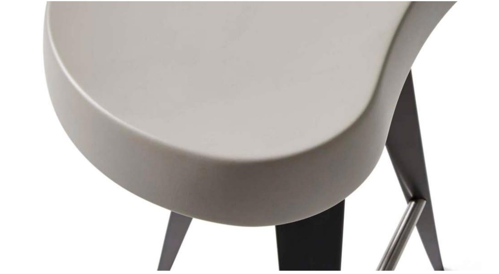 Charlotte Perriand Set di due sgabelli e tavoli da esterno Mexique per Cassina in vendita 3