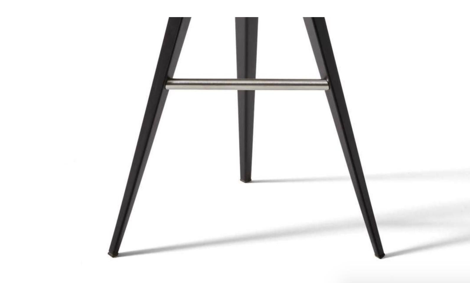 Charlotte Perriand Set di due sgabelli e tavoli da esterno Mexique per Cassina in vendita 1