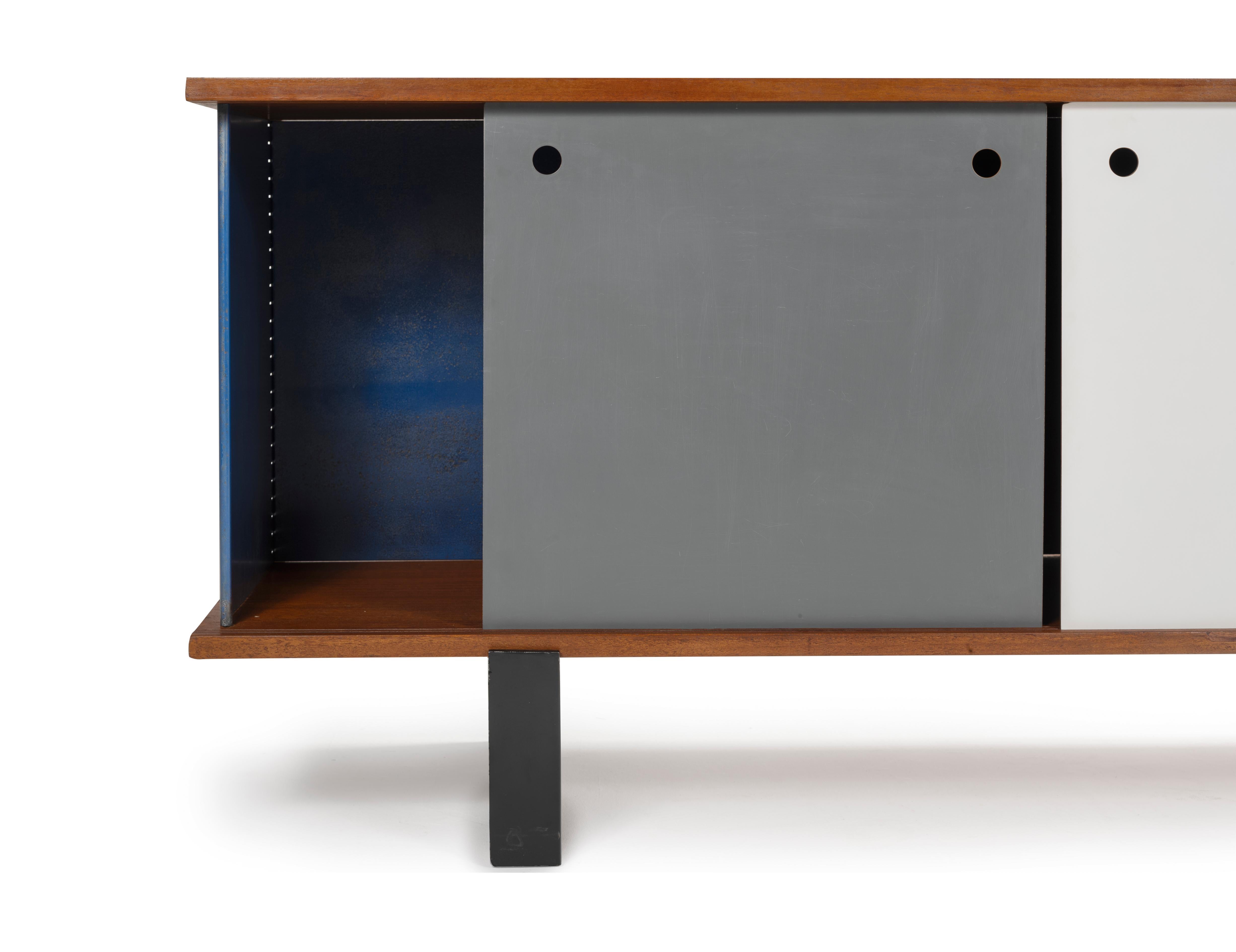 Charlotte PERRIAND, Anrichte, 1958 (Französisch) im Angebot