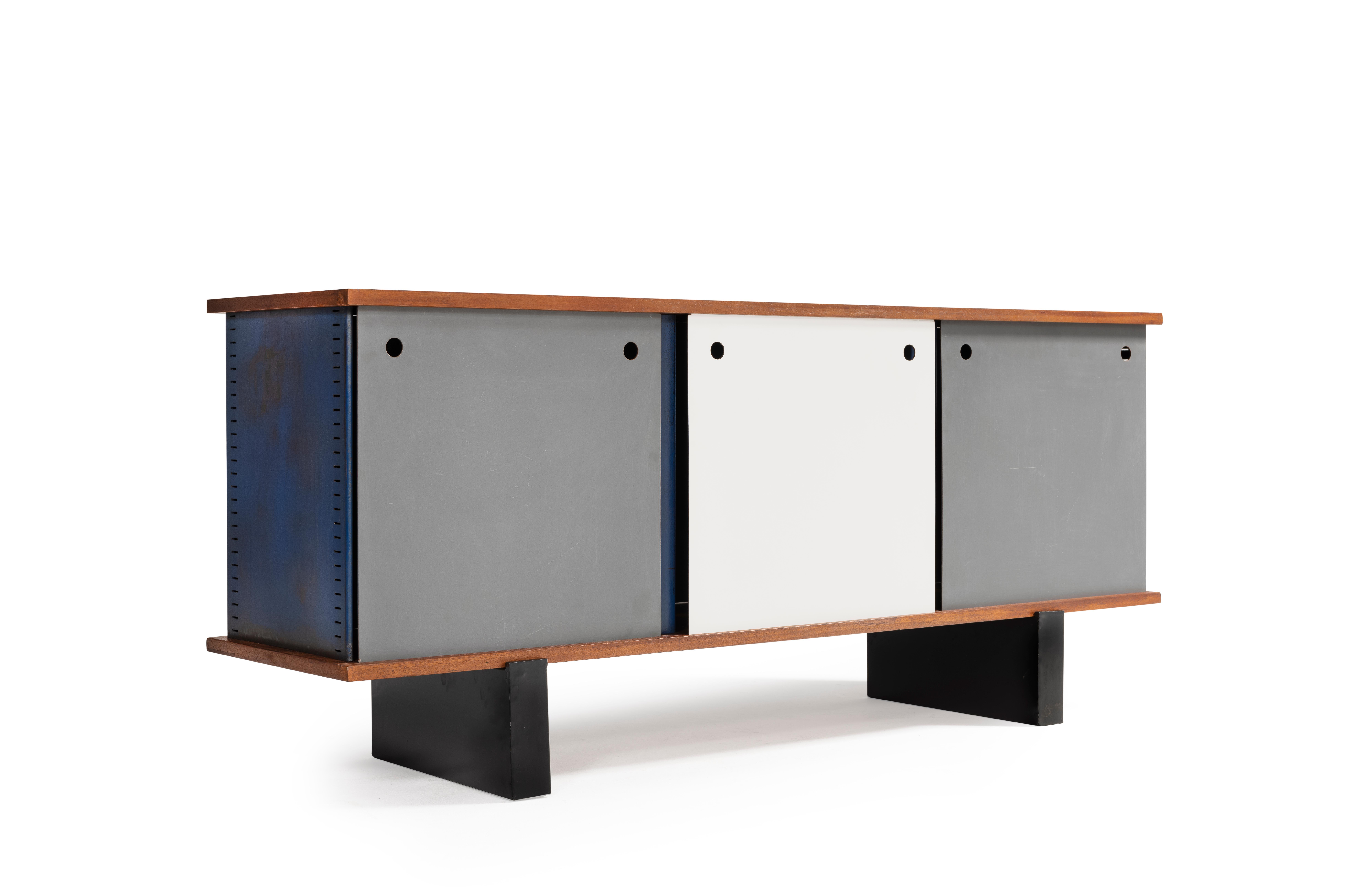 Charlotte PERRIAND, Anrichte, 1958 (Stahl) im Angebot