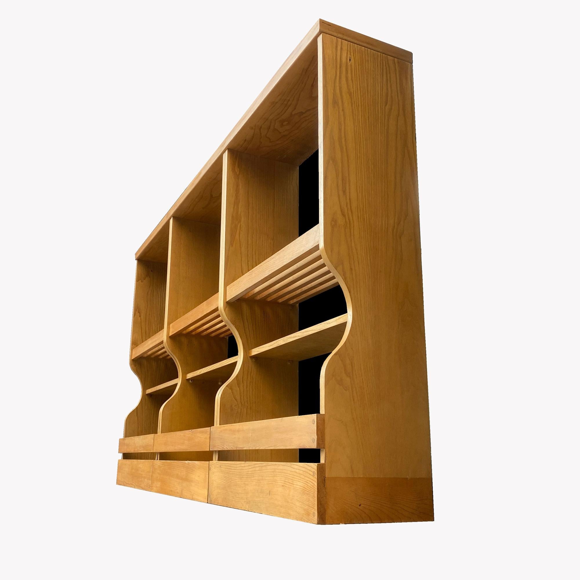 Charlotte Perriand Lattenregale aus Esche und fir 1968 (Moderne der Mitte des Jahrhunderts) im Angebot