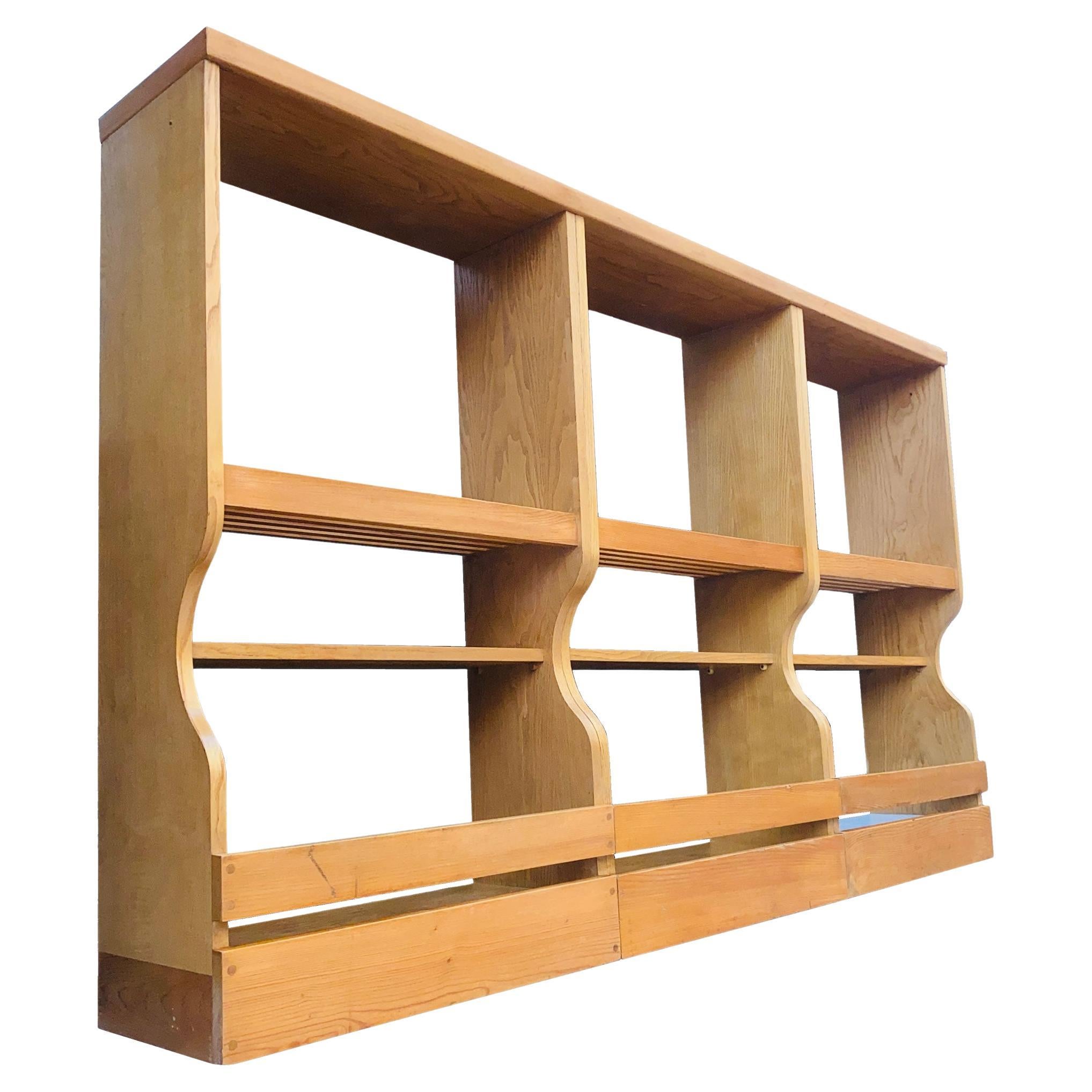 Charlotte Perriand Lattenregale aus Esche und fir 1968 im Angebot