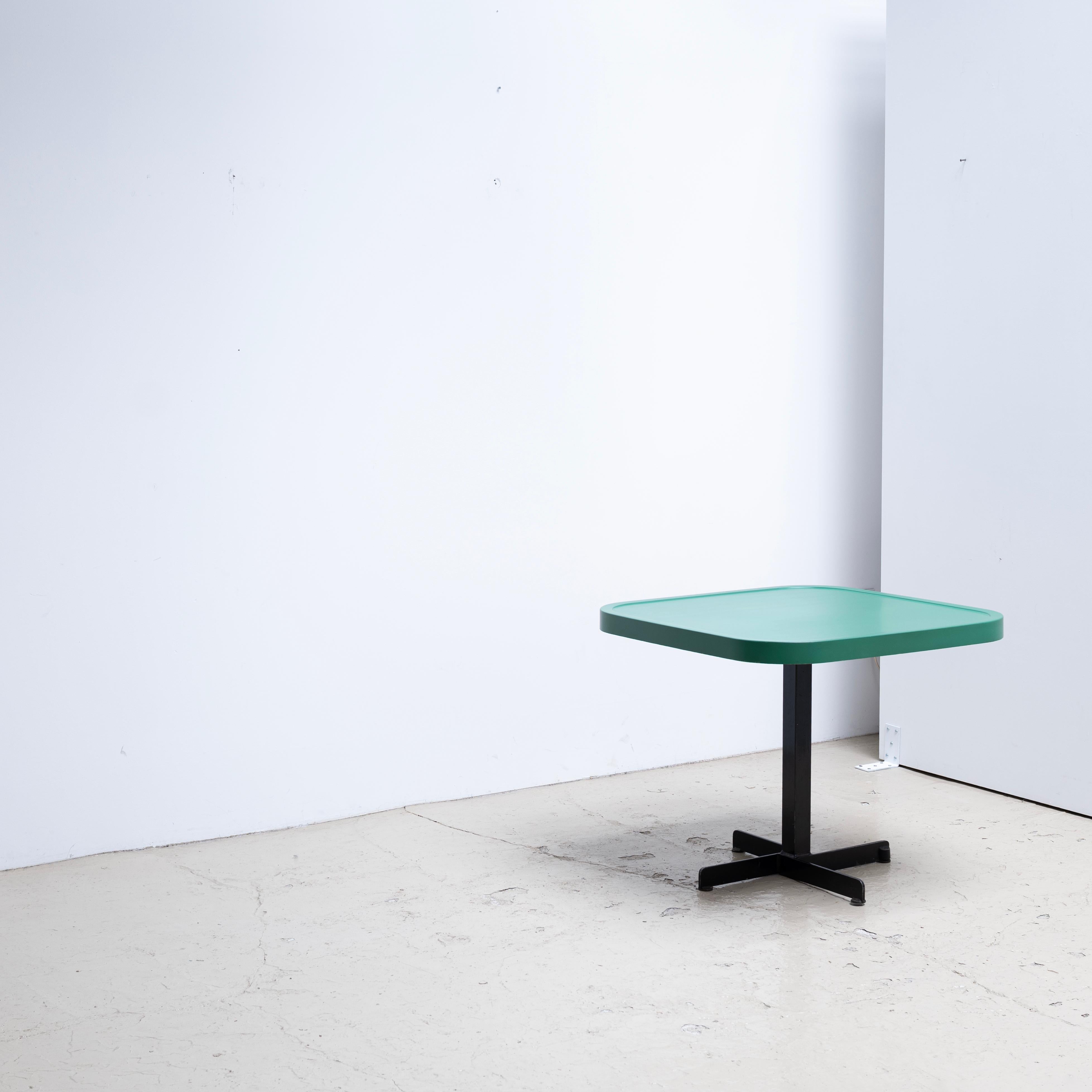 Quadratischer Tisch von Charlotte Perriand für Les Arcs (Französisch) im Angebot