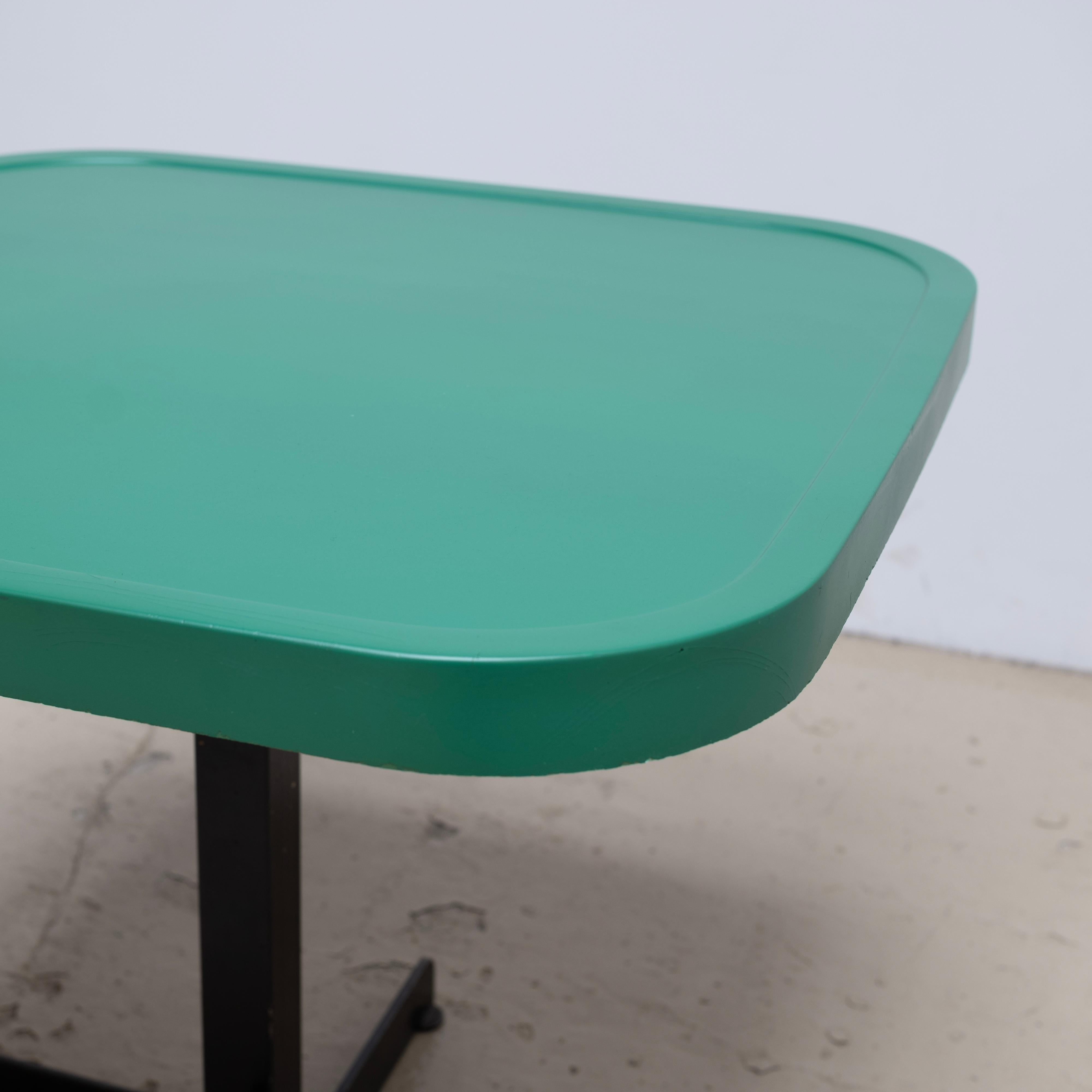 Acier Table carrée Charlotte Perriand pour Les Arcs en vente