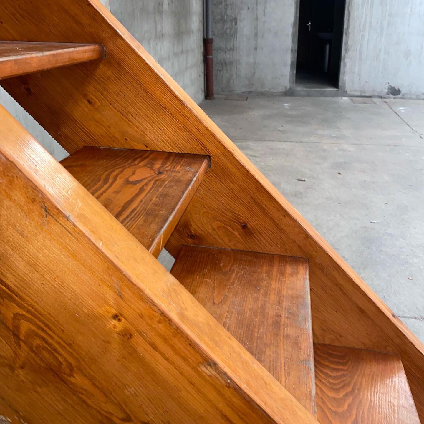 Charlotte Perriand stairs In Good Condition For Sale In Grenoble, FR