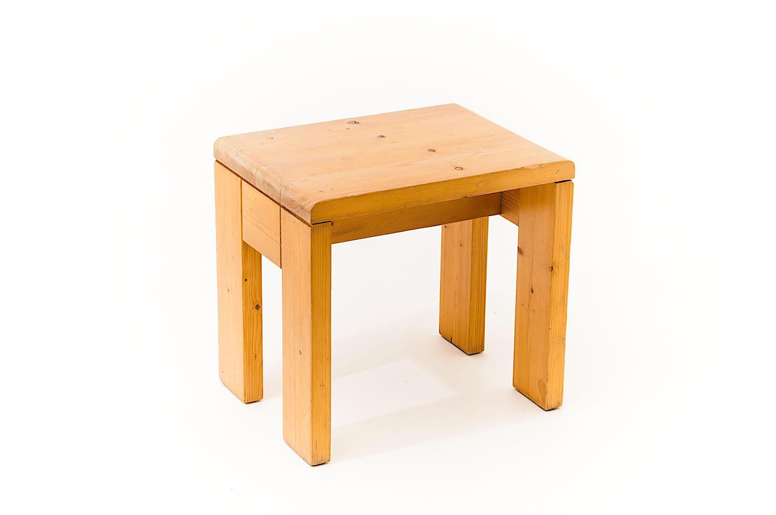 This stool by Charlotte Perriand is in pine, in a blond color. This is from her last creation Period Minimalist. After she studied under the direction of Le Corbusier, she worked with him. Then she had a partnership with Jean Prouvé, to furnish an