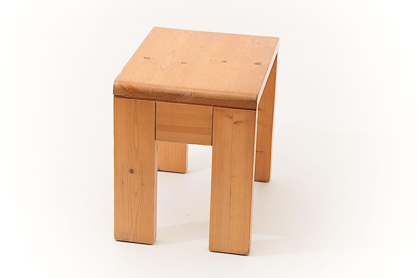 Charlotte Perriand Stool in Pine, for les Arcs ski Resort in the 1960s, Blond In Good Condition In Auribeau sur Siagne, FR
