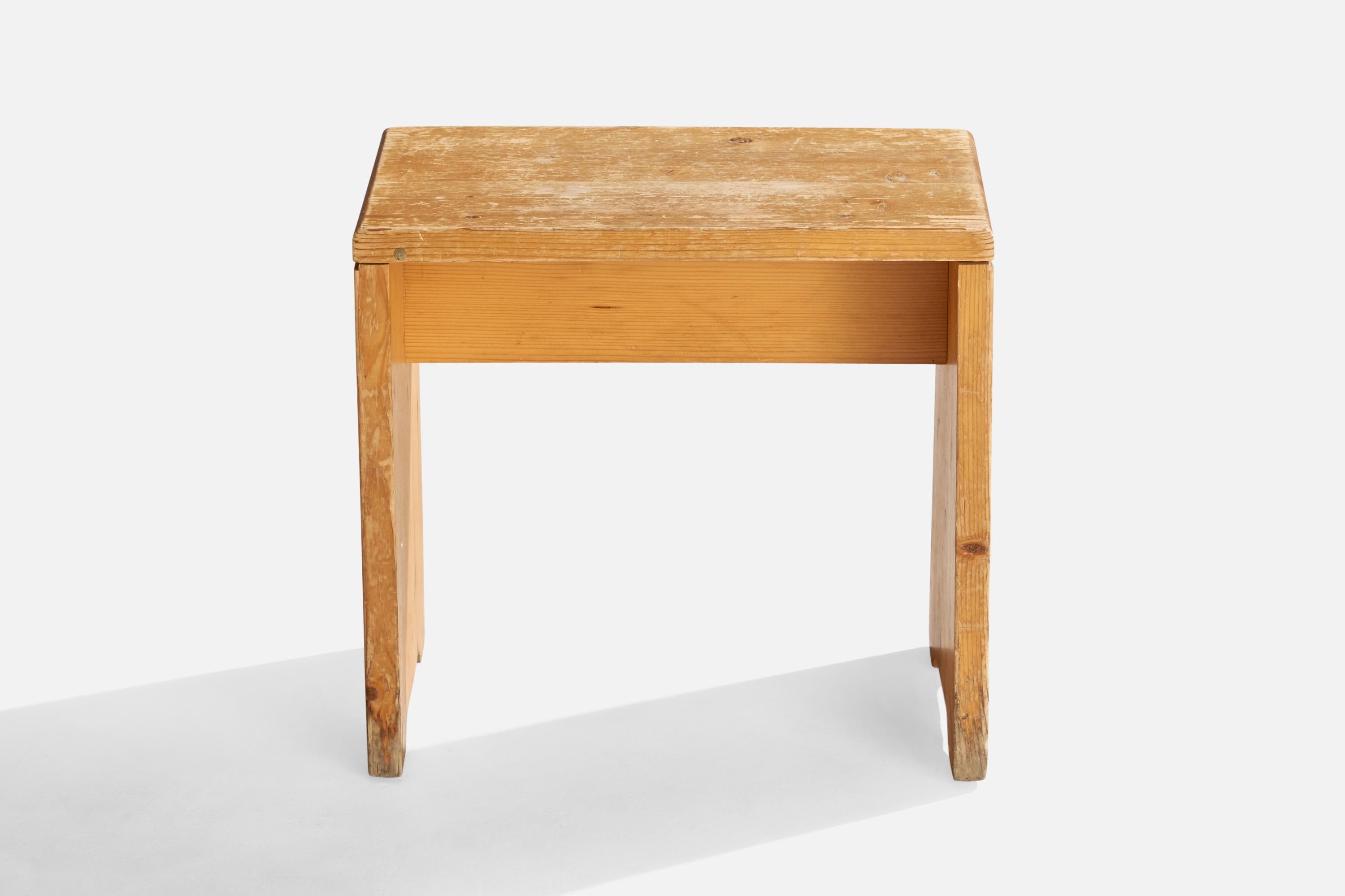 Charlotte Perriand, Hocker, Kiefernholz, Frankreich, 1960er Jahre (Französisch) im Angebot