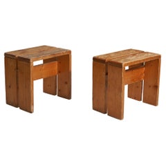 Charlotte Perriand, Sgabelli per Les Arcs, Pino, Francia, 1968