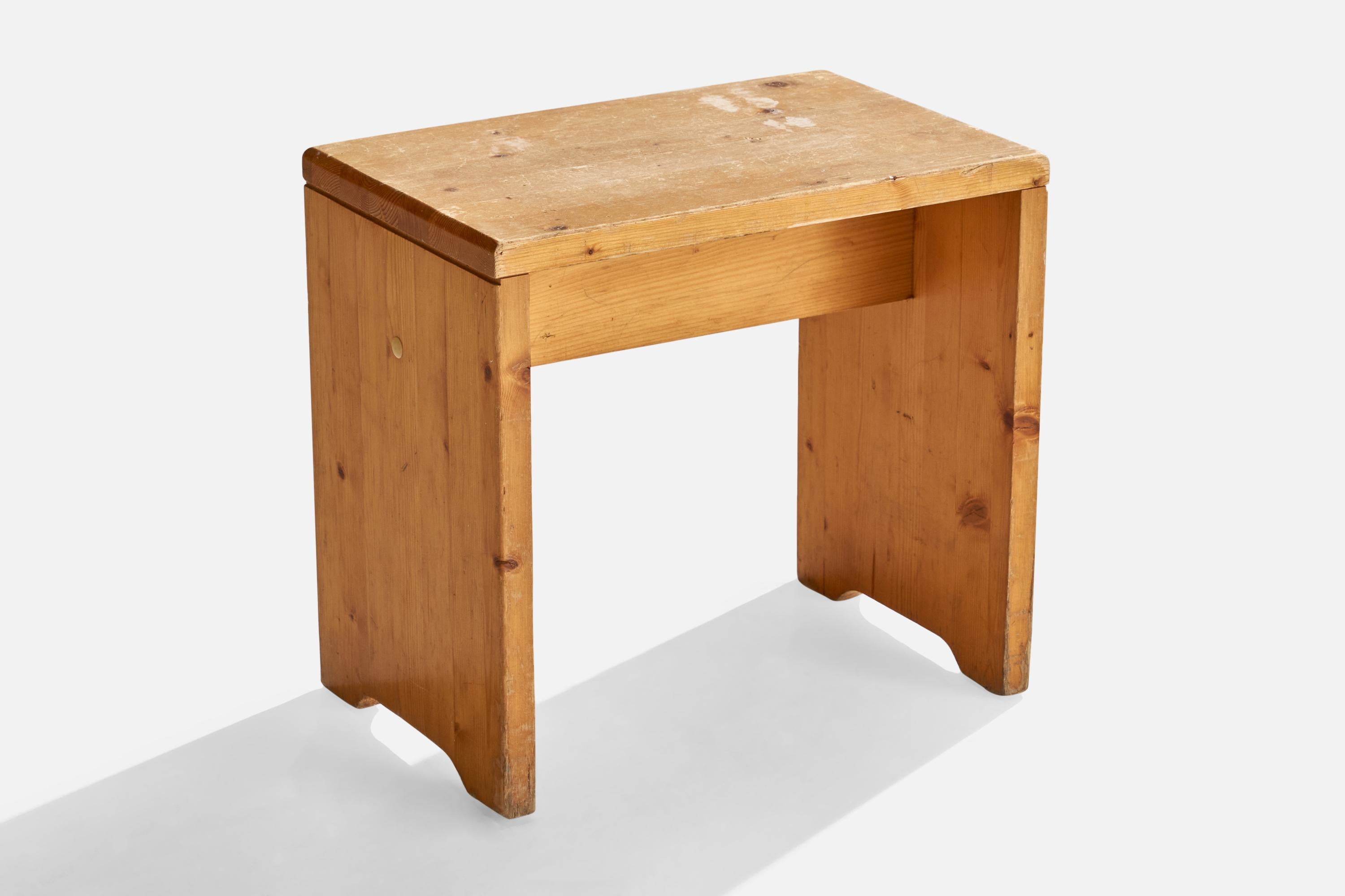 Charlotte Perriand, Hocker, Kiefernholz, Frankreich, 1960er Jahre (Französisch) im Angebot