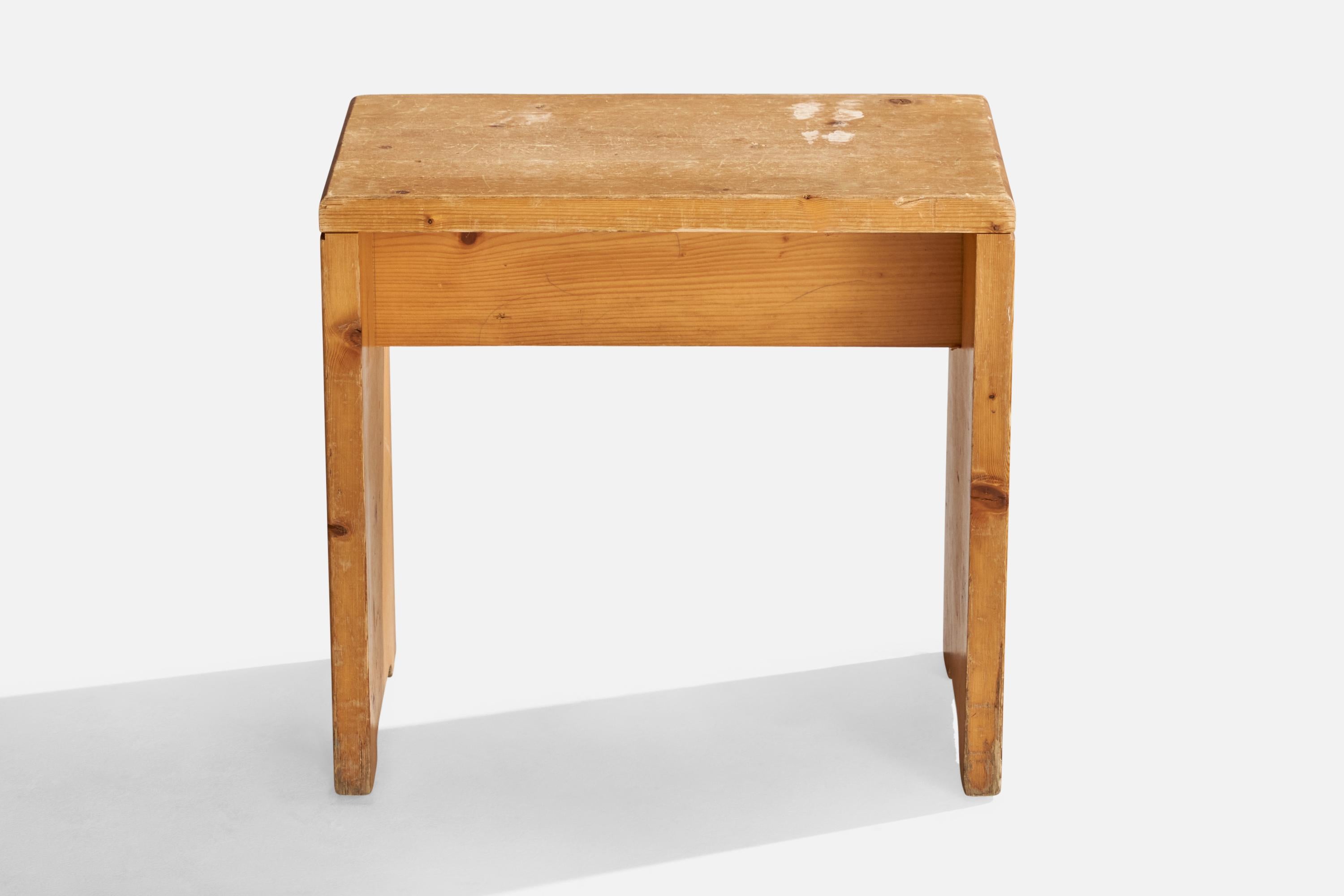 Charlotte Perriand, Hocker, Kiefernholz, Frankreich, 1960er Jahre im Zustand „Relativ gut“ im Angebot in High Point, NC