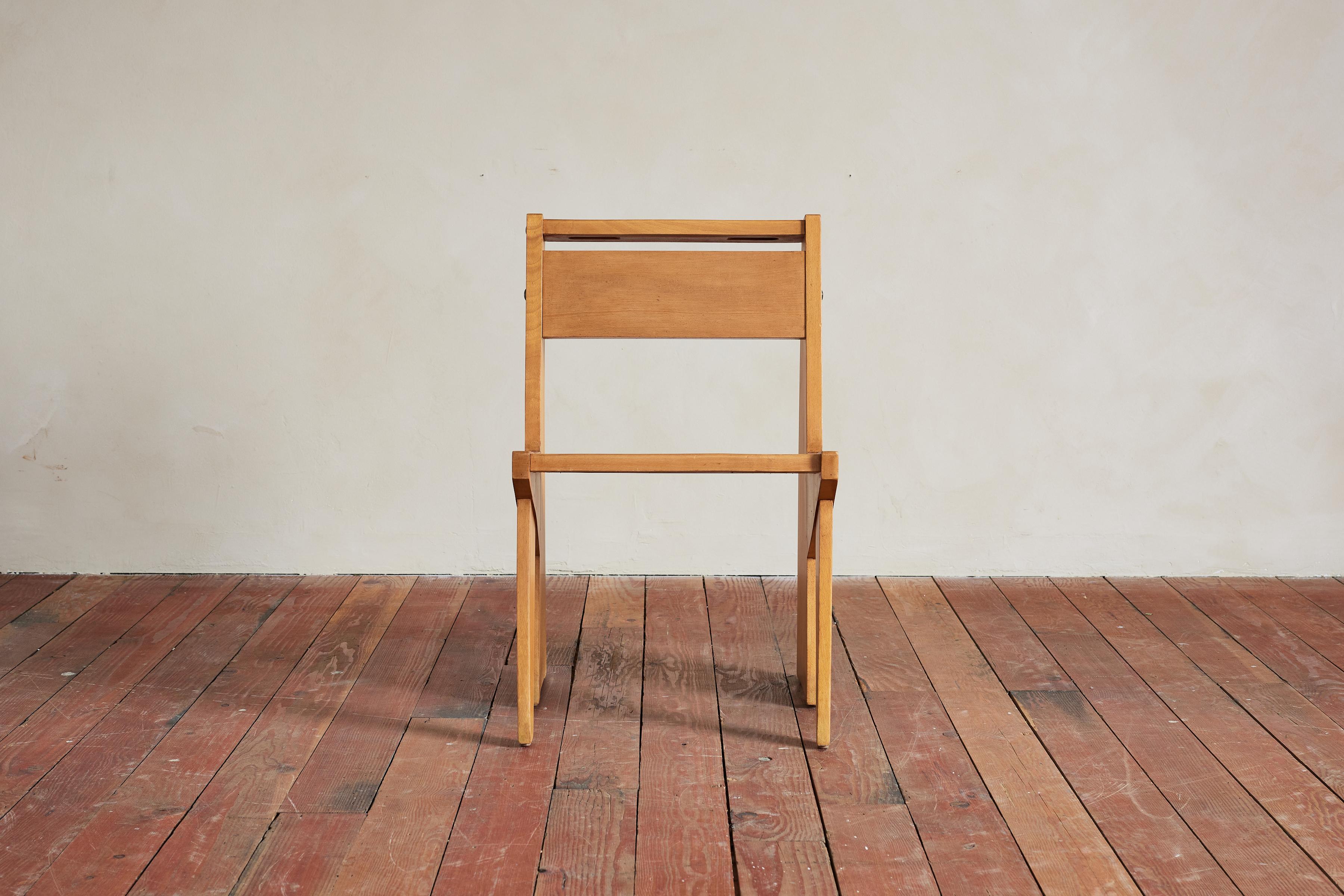 Unique chairs in the style of Charlotte Perriand

Constructed of thick oak wood - angular legs - and industrial hardware

France, 1960s

