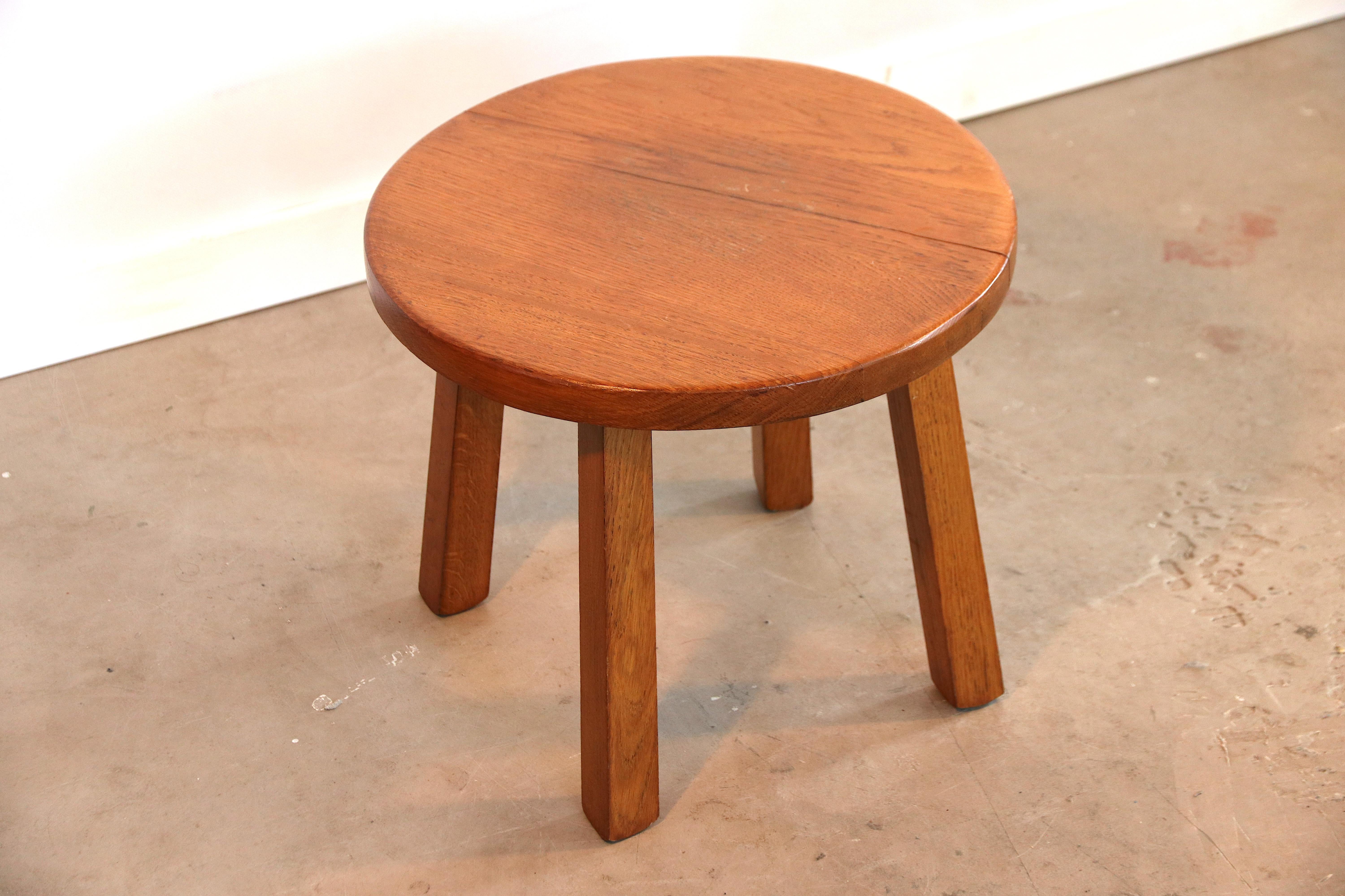 Beautifully crafted decorative piece to be used as children's stool, foot stool, hocker or side table.
Nice Brutalist style French oak.