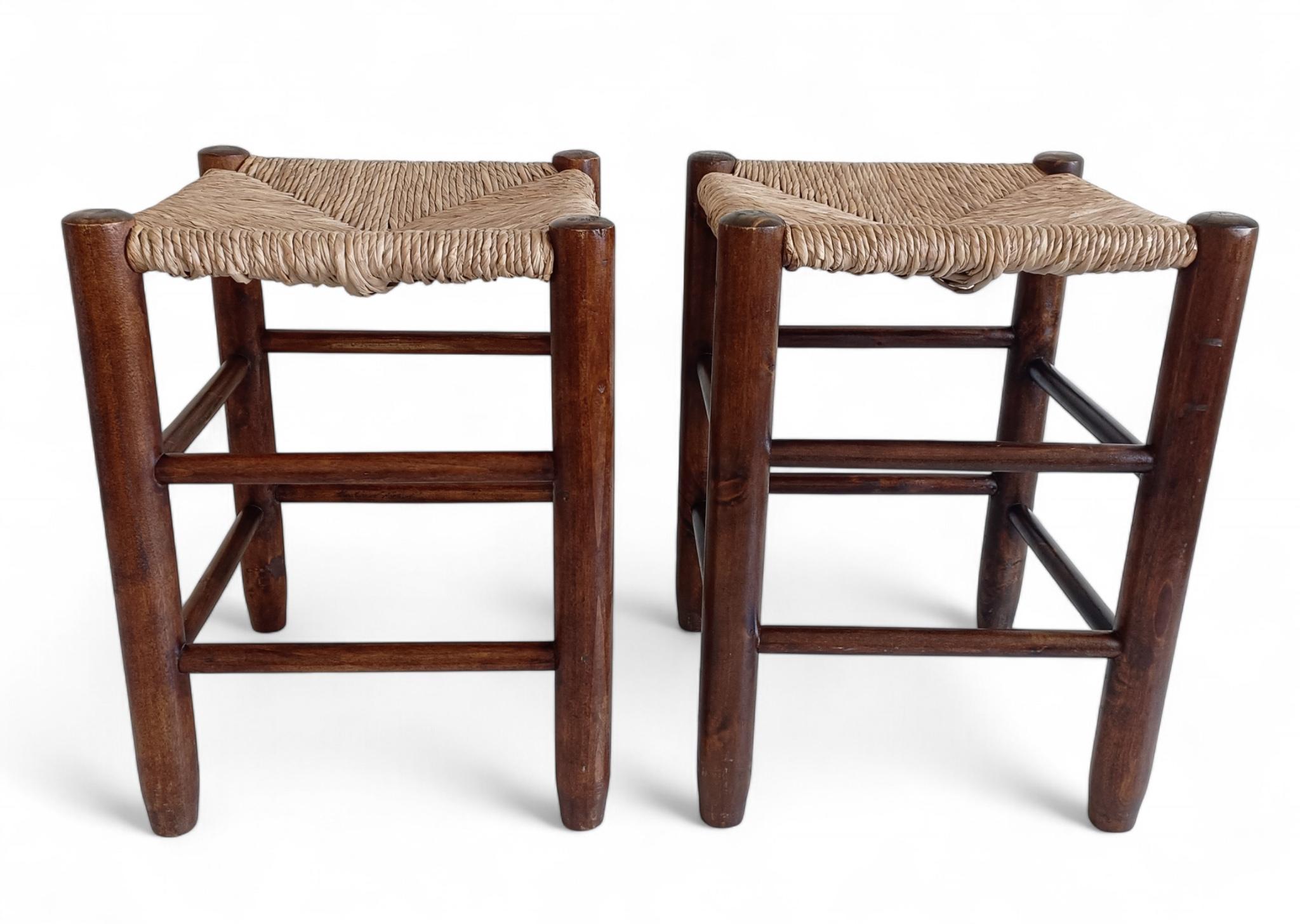 French Charlotte Perriand Style, Pair of Rustic Wood and Straw Stools, France, c. 1950s For Sale