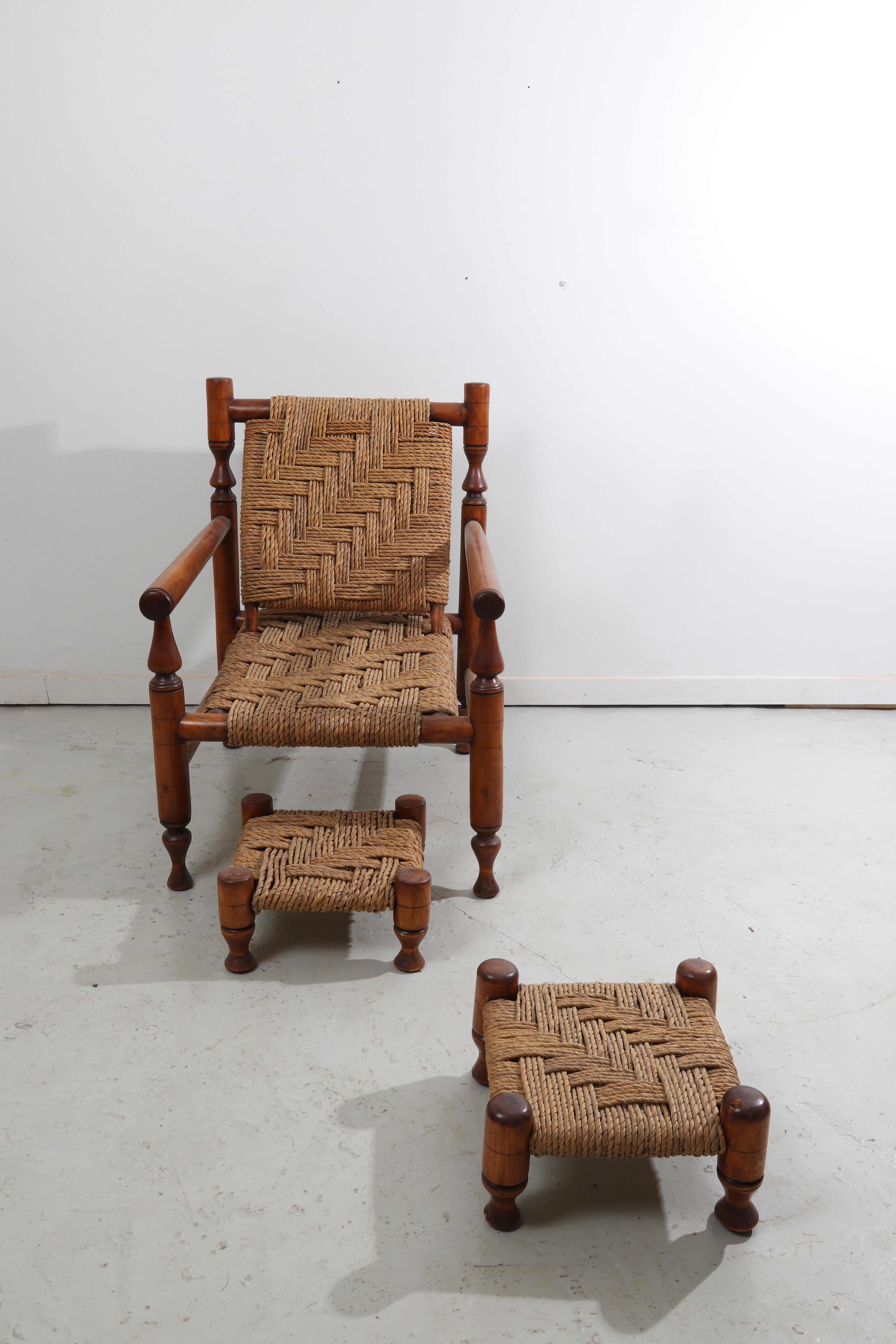 Charlotte Perriand Style Rope Lounge Chair with Pair of Stools In Excellent Condition For Sale In Amsterdam, NL