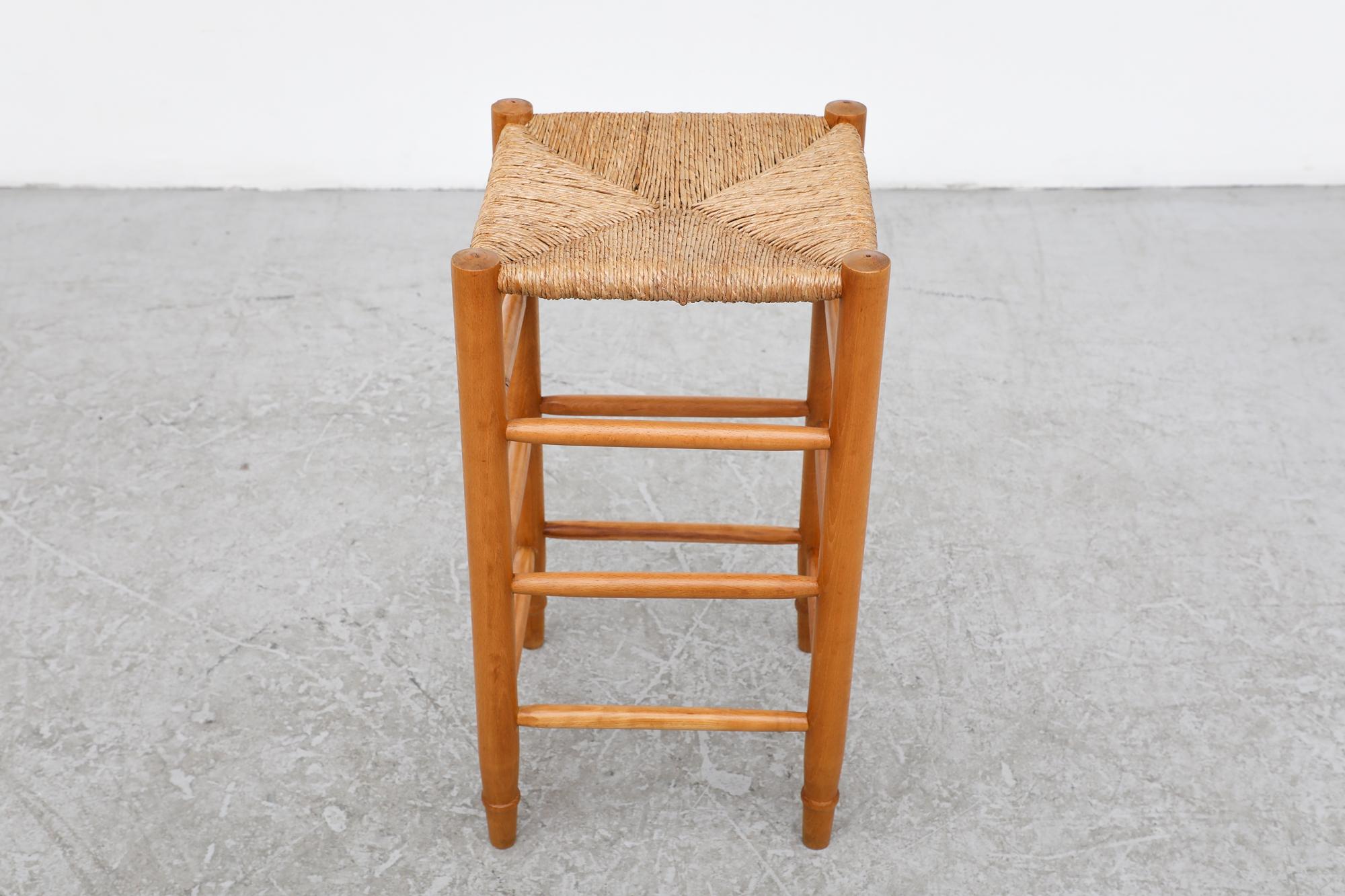 Charlotte Perriand Style Rush and Oak Counter Height Stool with Rounded Legs In Good Condition For Sale In Los Angeles, CA