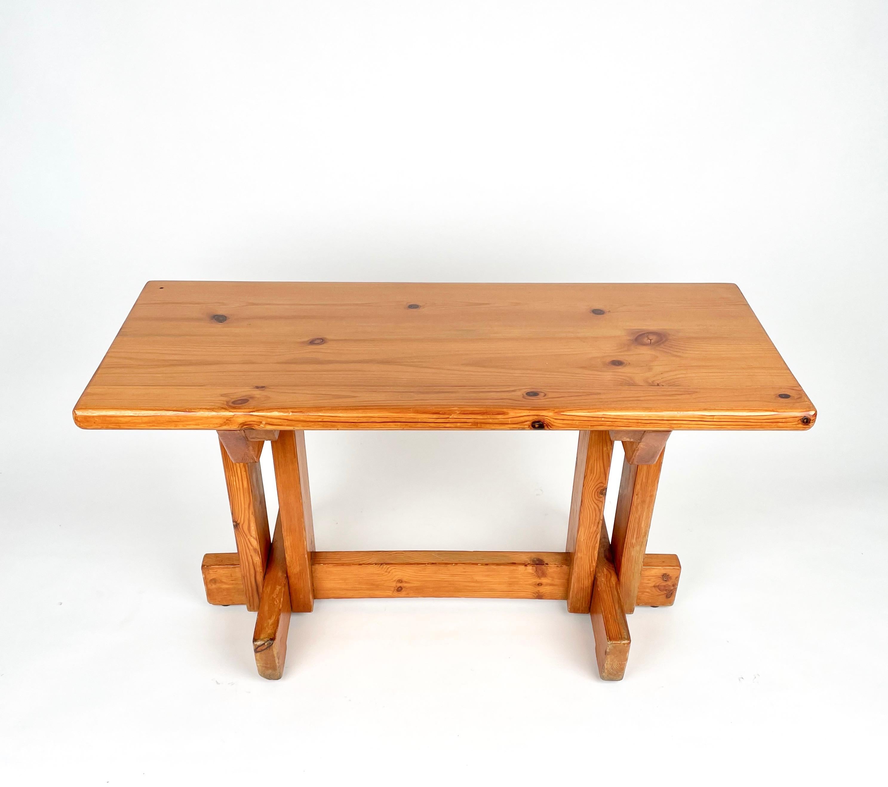 Mid-Century Modern Charlotte Perriand Style Sitting Bench or Side Table in Wood Pine, France, 1970s For Sale