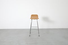 Barhocker aus Korbweide im Charlotte Perriand-Stil mit Rattansitz und Chromrahmen