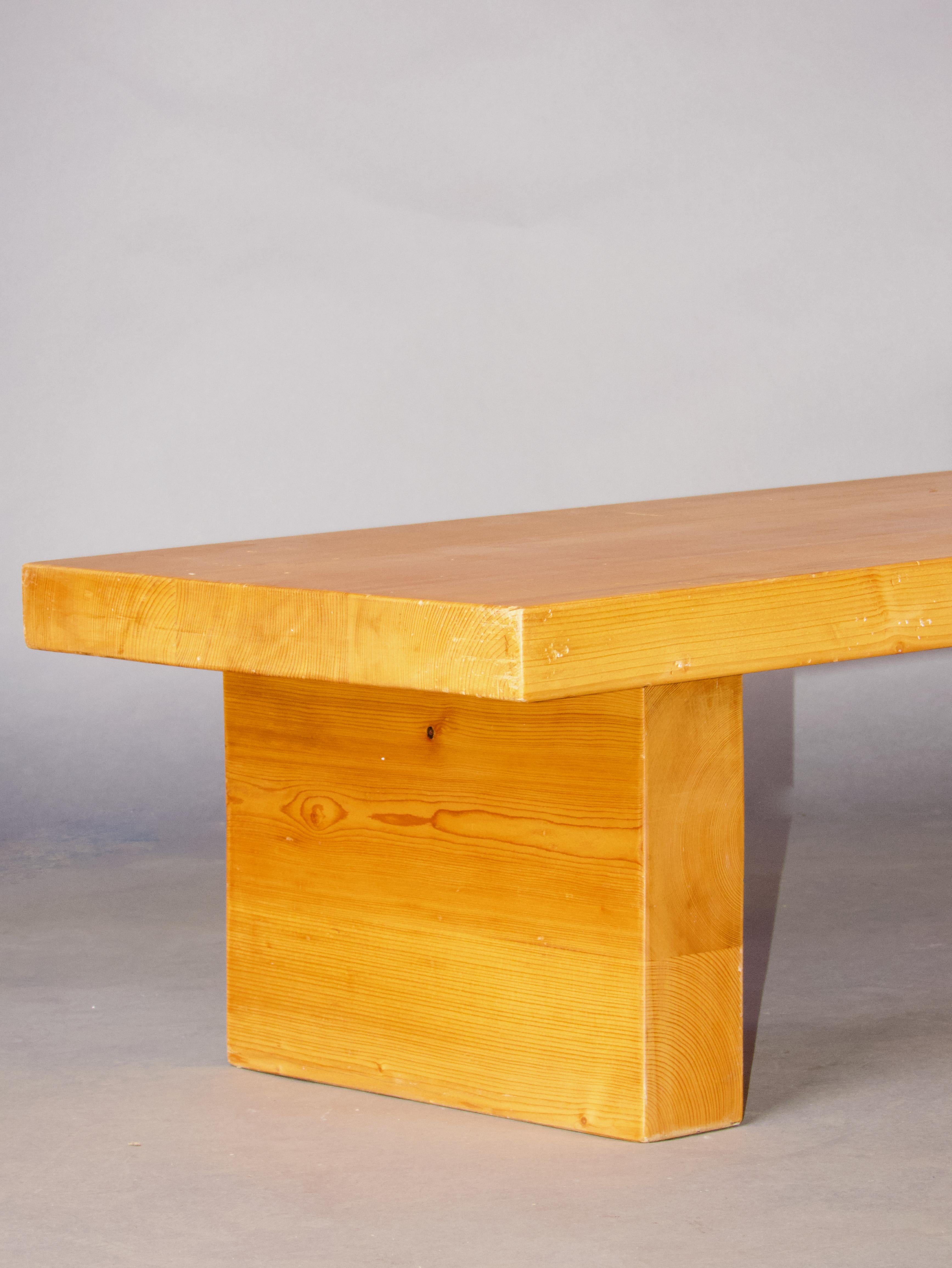 Banc en bois de style Charlotte Perriand Bon état - En vente à grand Lancy, CH