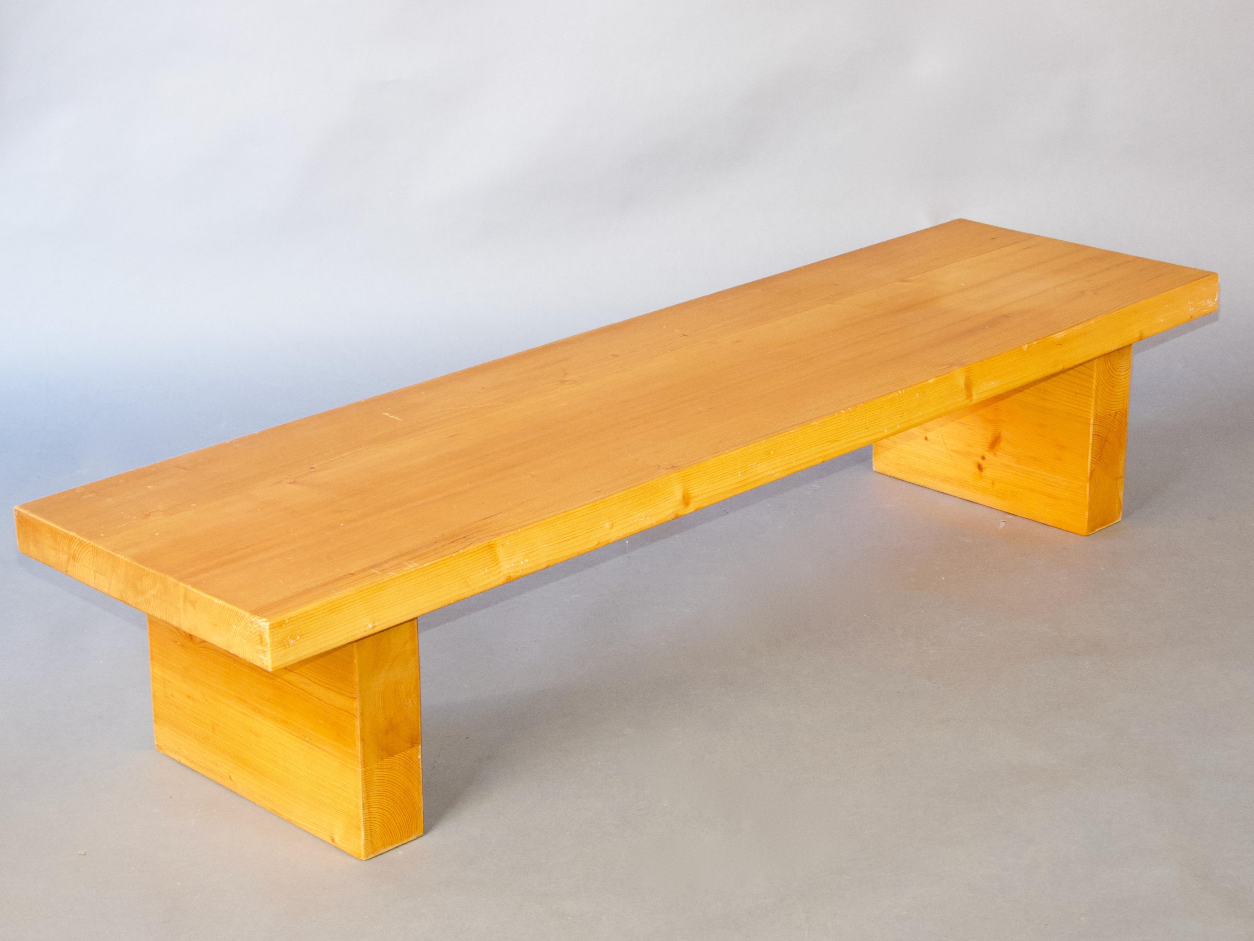 Fin du 20e siècle Banc en bois de style Charlotte Perriand en vente