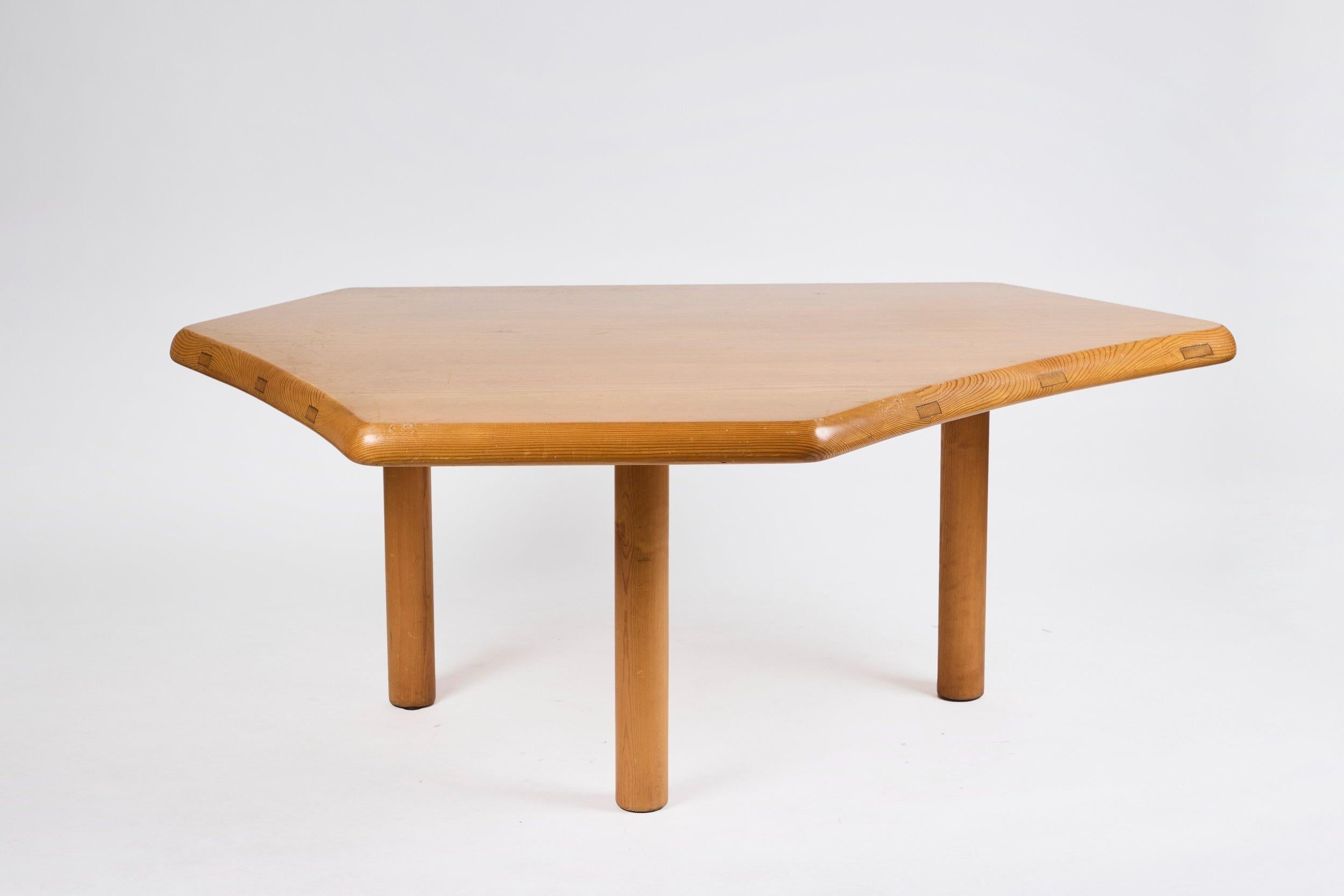 Français Charlotte Perriand Table à six pans, designs 1938 en vente