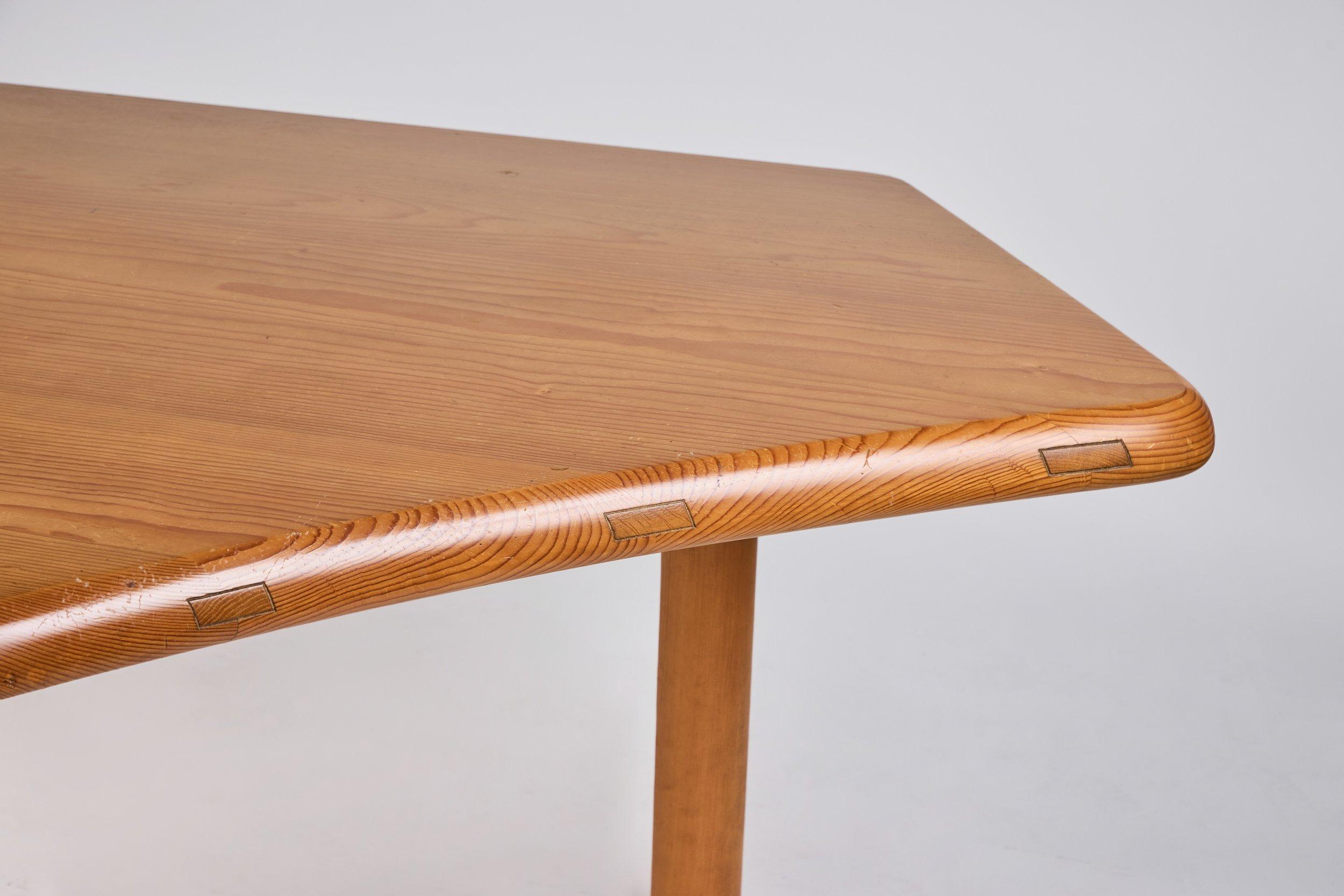 Milieu du XXe siècle Charlotte Perriand Table à six pans, designs 1938 en vente