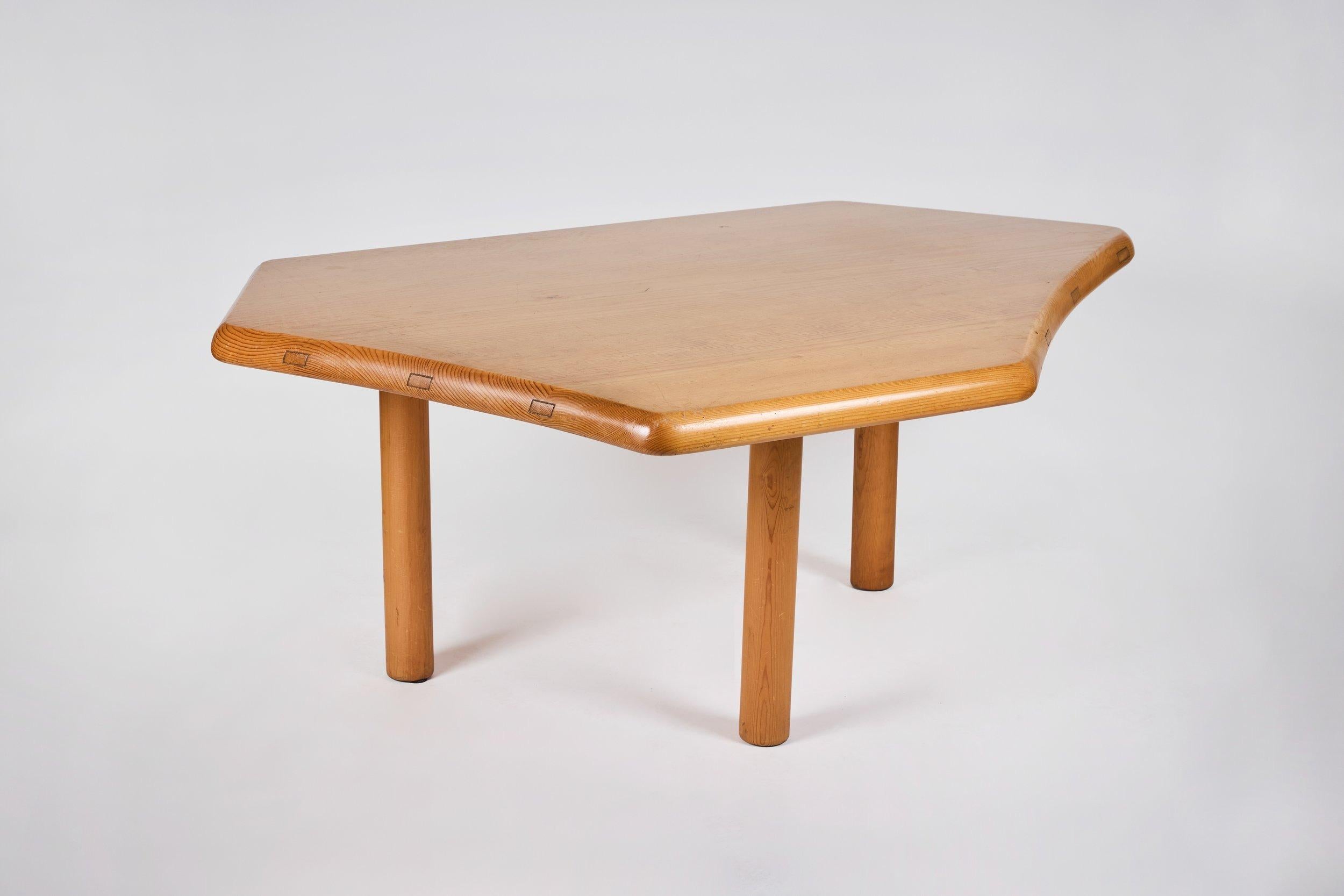 Bois Charlotte Perriand Table à six pans, designs 1938 en vente