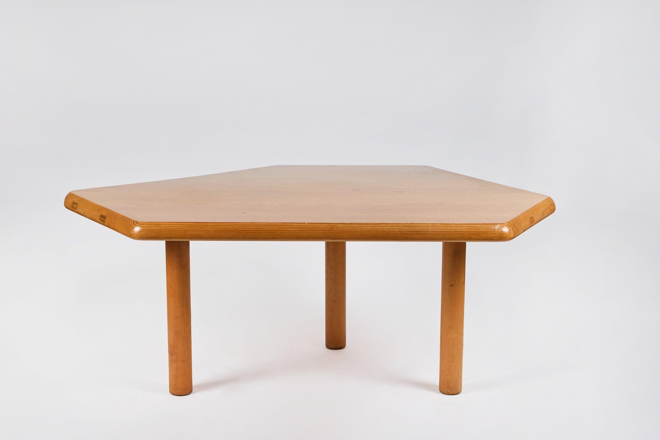 Charlotte Perriand Table à six pans, designs 1938 en vente 2