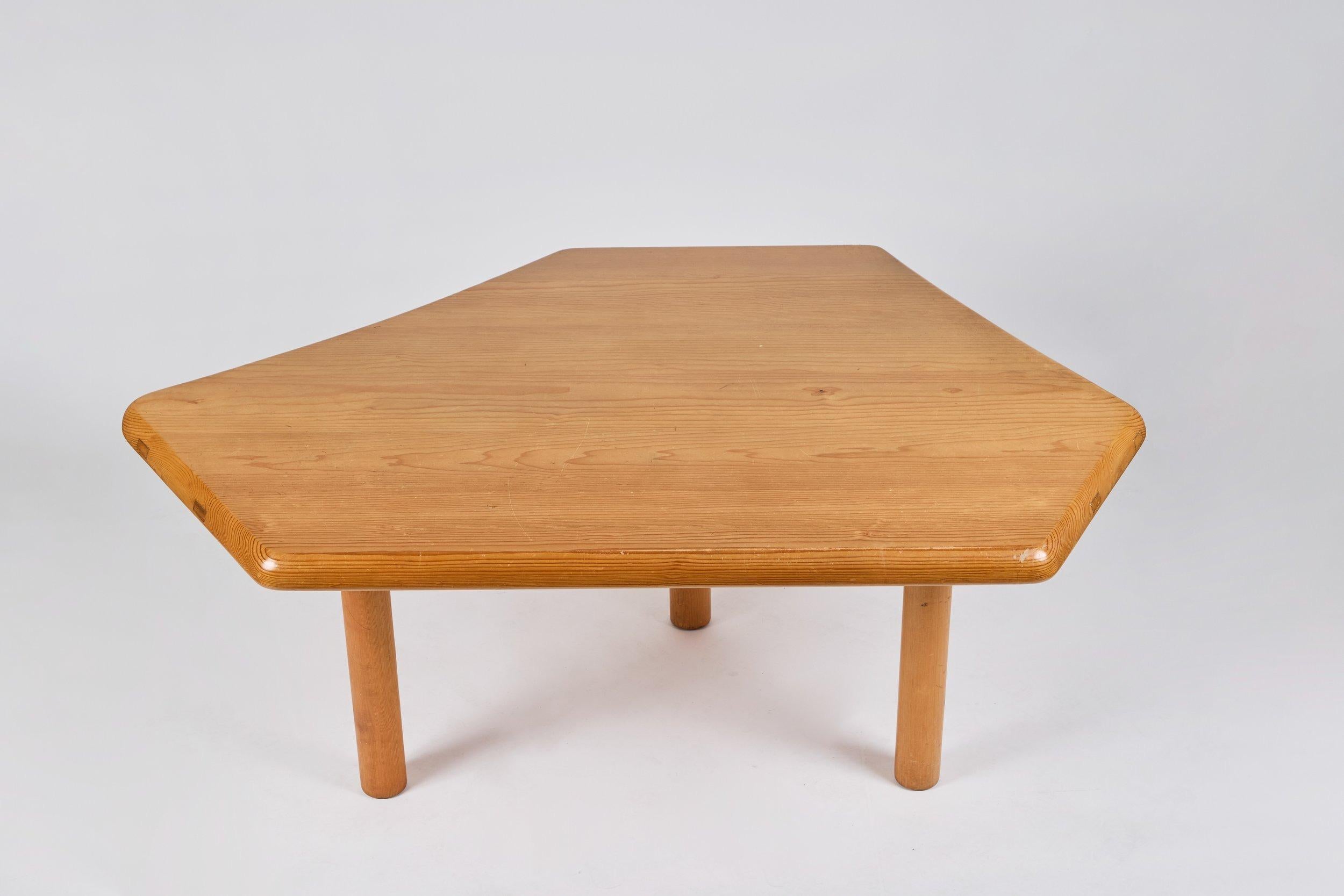 Charlotte Perriand Table à six pans, designs 1938 en vente 3