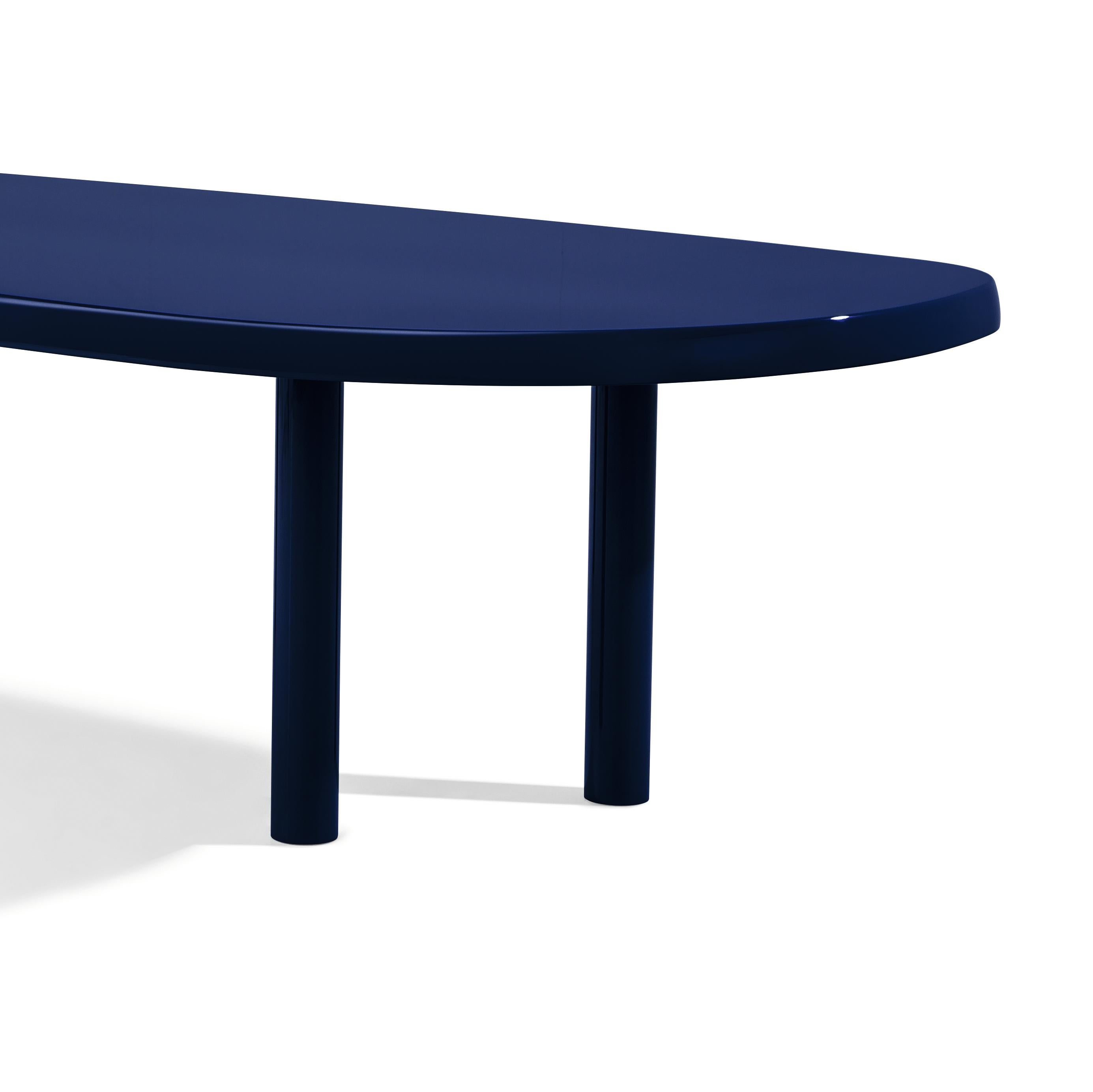 Mid-Century Modern Charlotte Perriand Table En Forme Libre, Bois Laqué Bleu Nuit par Cassina en vente
