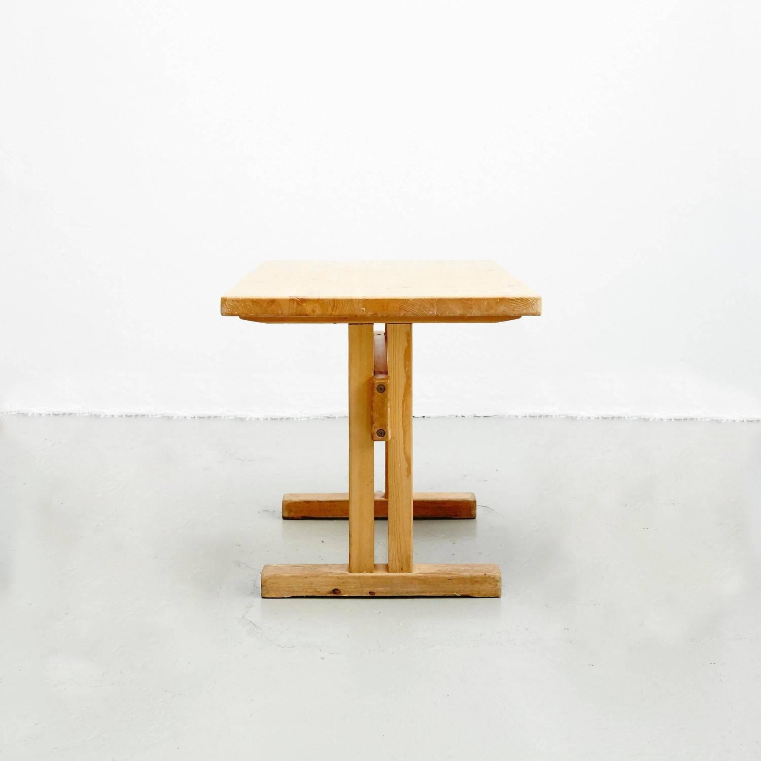 Table designed by Charlotte Perriand for Les Arcs ski Resort, circa 1960, manufactured in France.

Pinewood.

In original condition, with minor wear consistent with age and use, preserving a beautiful patina.

Charlotte Perriand (1903-1999)
