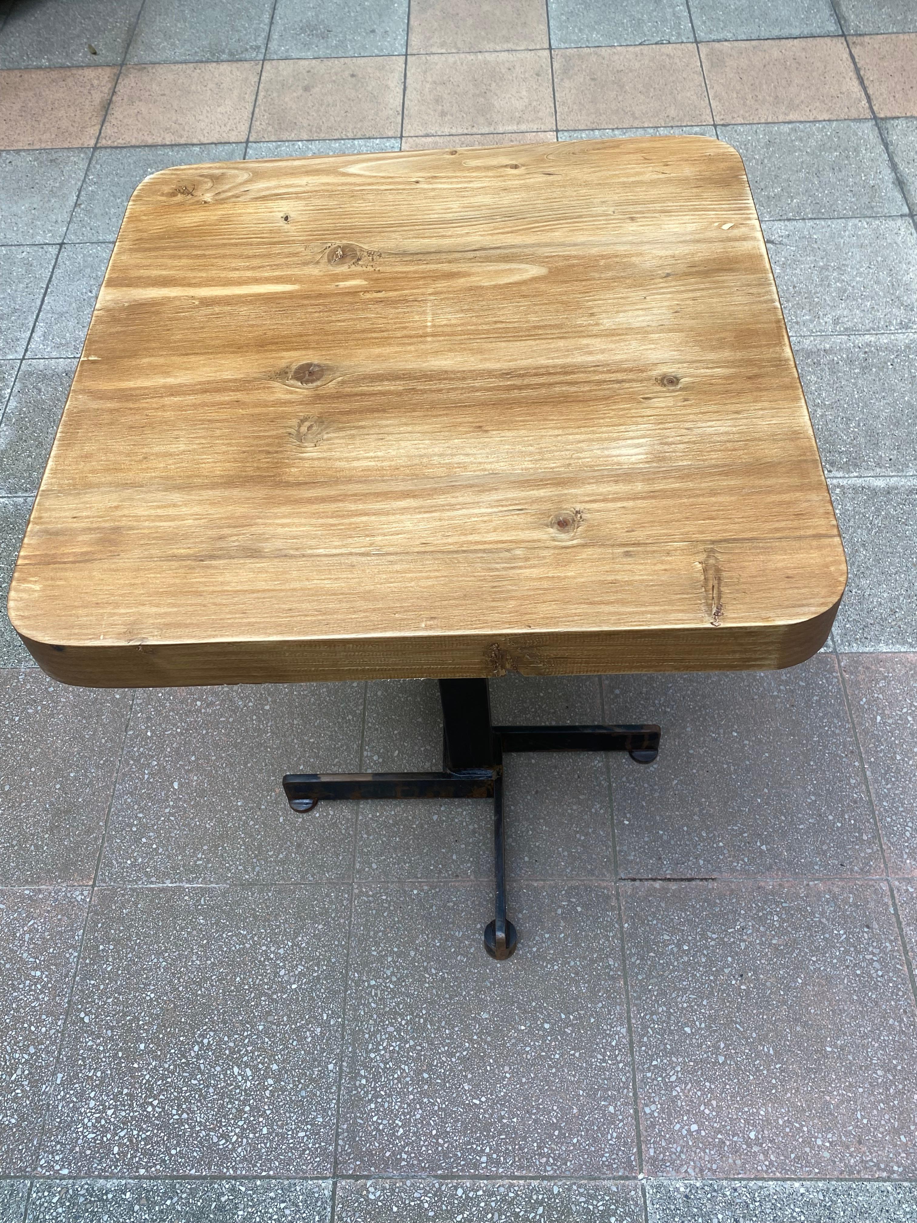 Charlotte Perriand Table / Pedestal table Les Arcs 1600 en vente 1