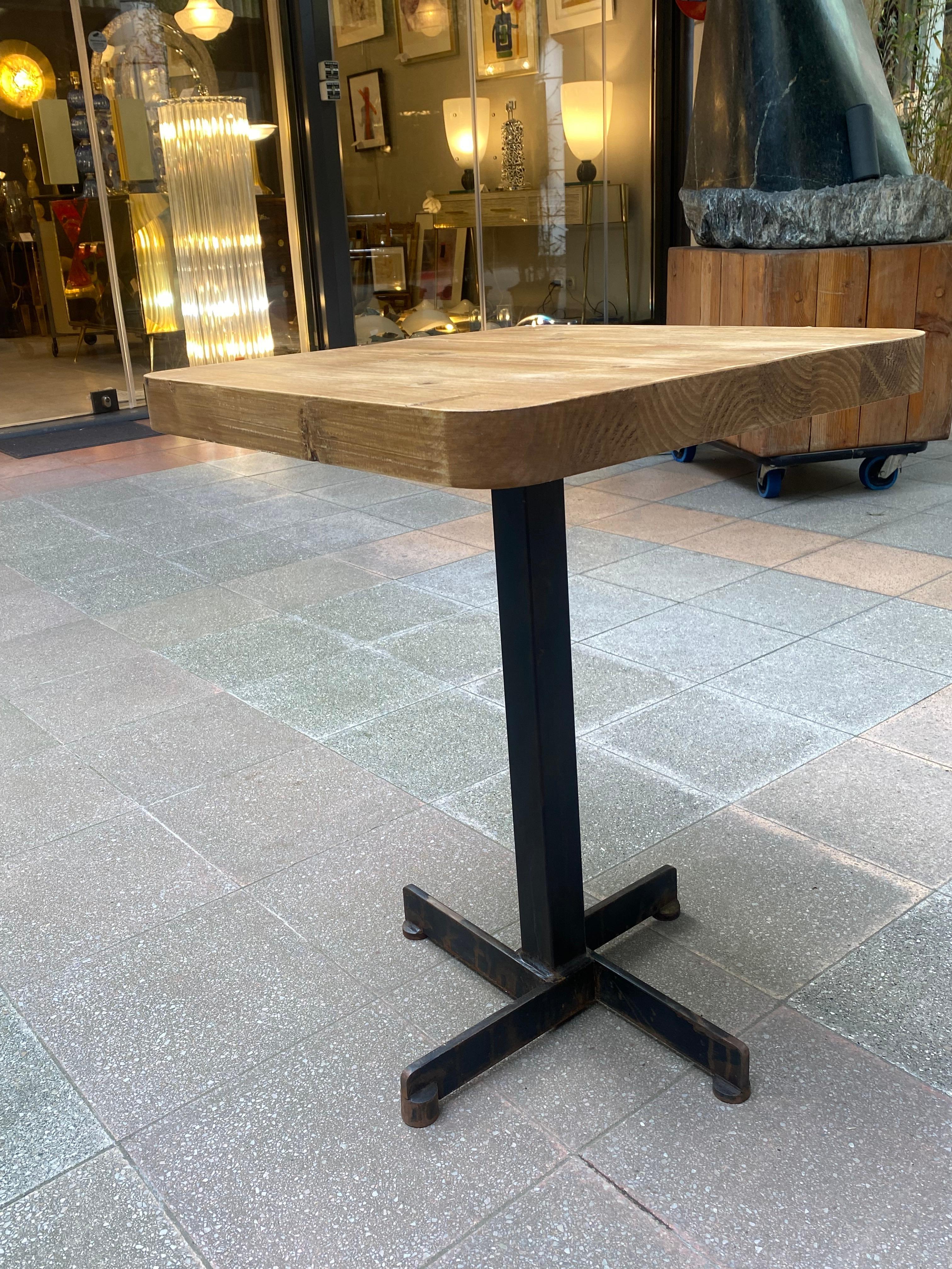 Charlotte Perriand Table / Pedestal table Les Arcs 1600 en vente 2