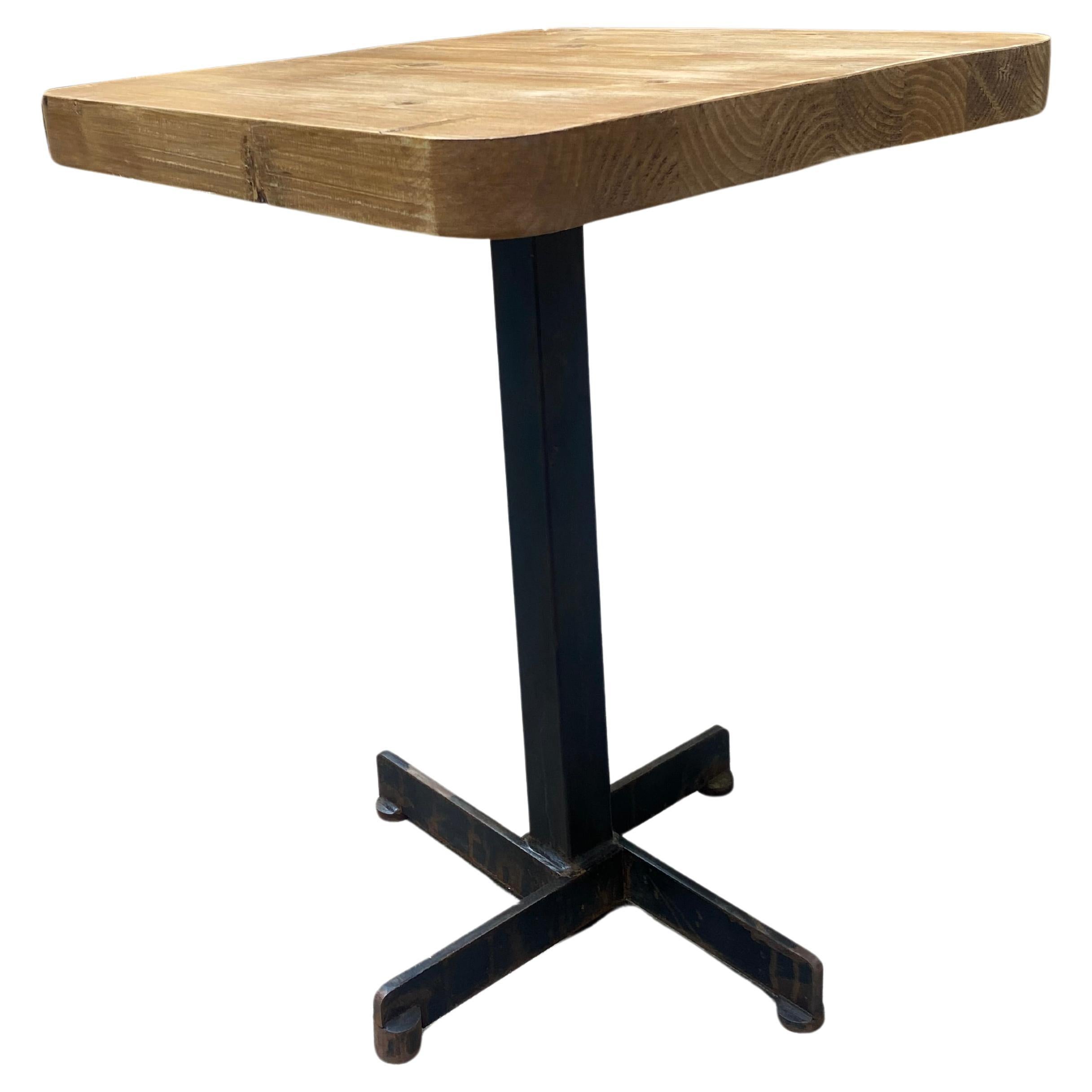 Charlotte Perriand Table / Pedestal table Les Arcs 1600 en vente