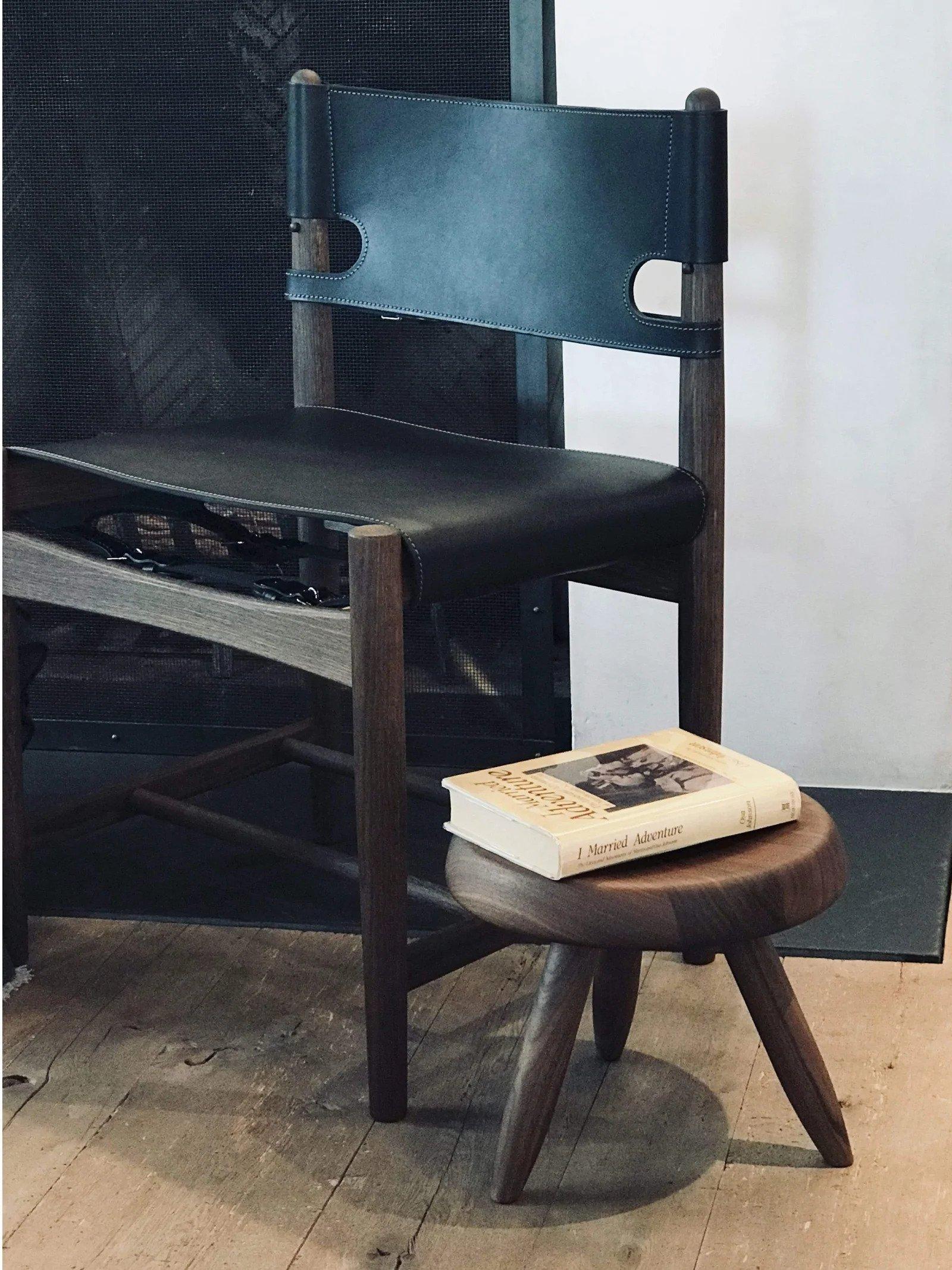 Charlotte Perriand Tabouret Berger Stool in Walnut en Nuevo estado para la venta en Sag Harbor, NY