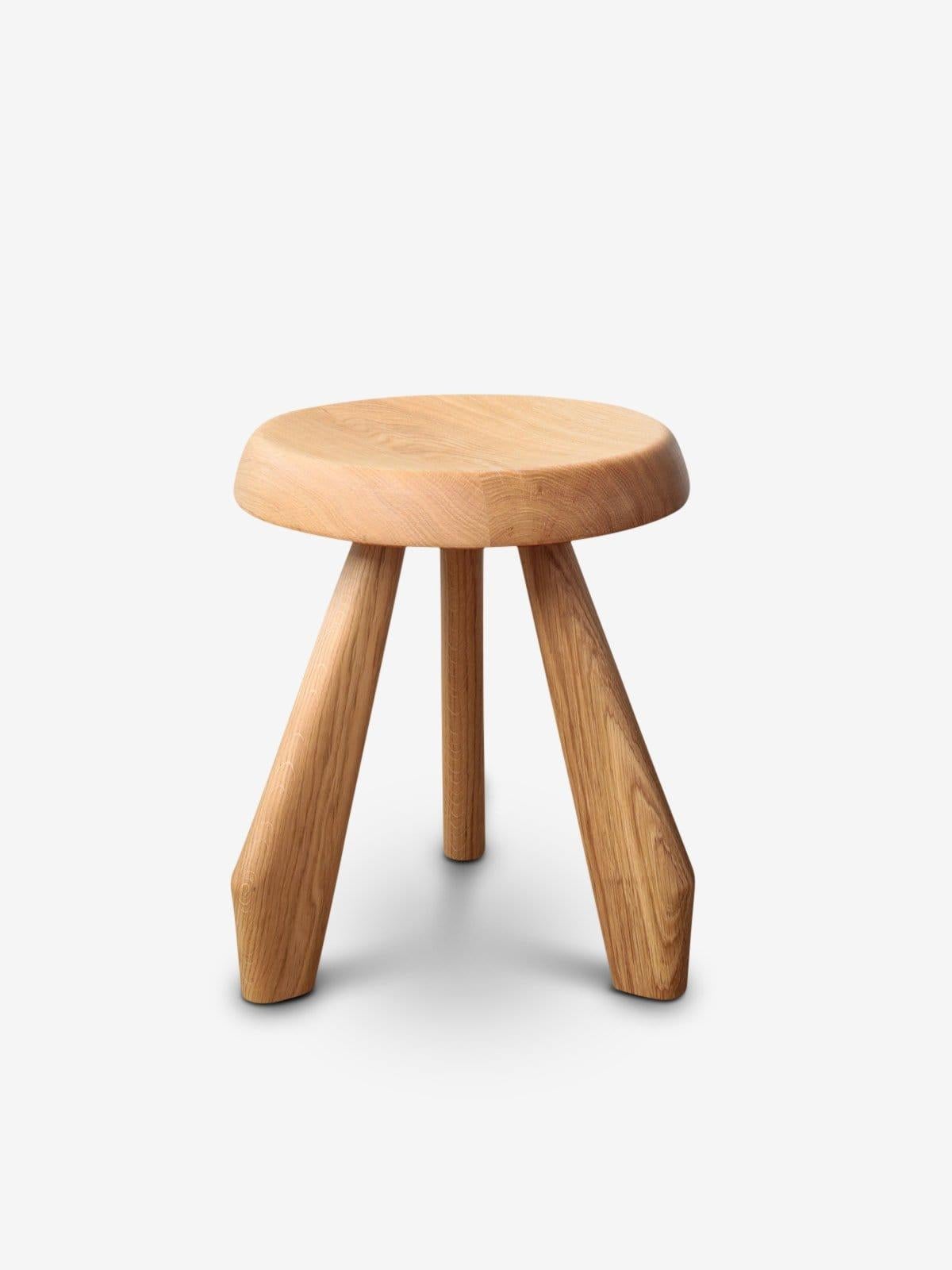 Charlotte Perriand Tabouret Meribel Stool in Oak by Cassina im Zustand „Neu“ im Angebot in Sag Harbor, NY