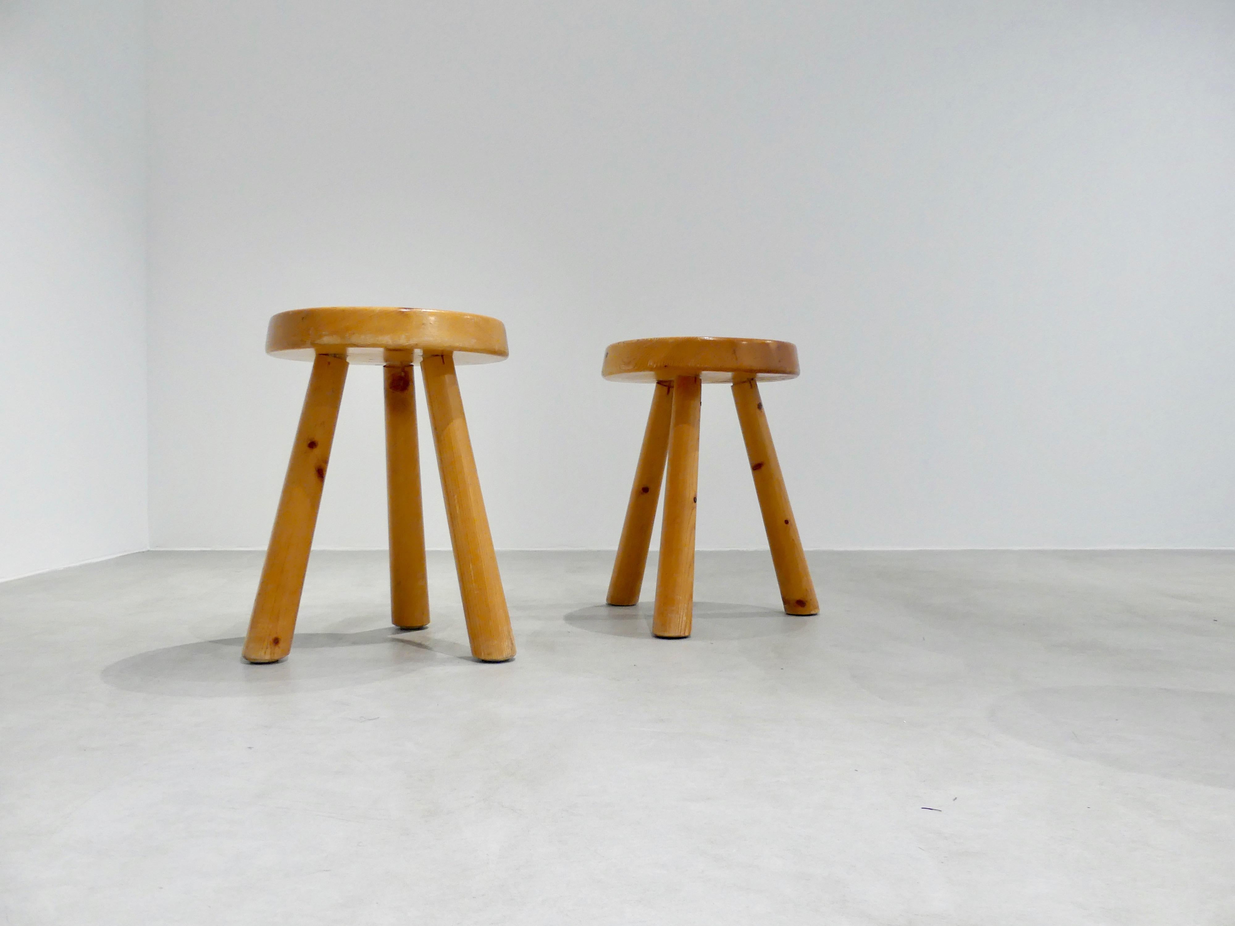 Tripod stools, made of pine wood, from the 1950s.
Charlotte Perriand from Les Arcs

Several stool in stock.