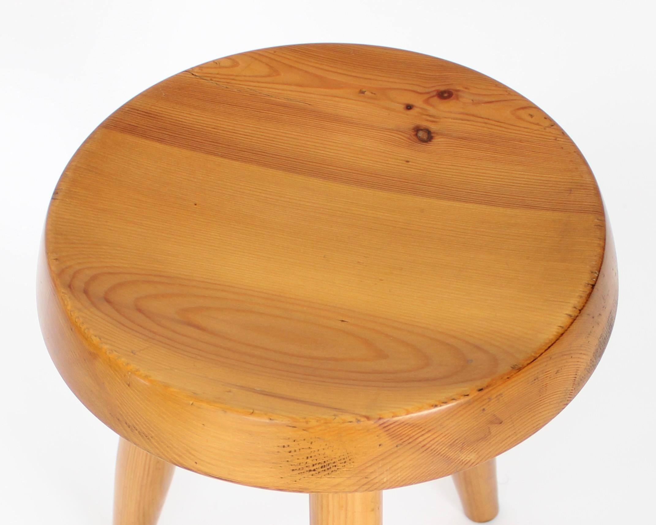 Charlotte Perriand Großes Tabouret oder Hocker Modell Berger um 1955 (Holz) im Angebot