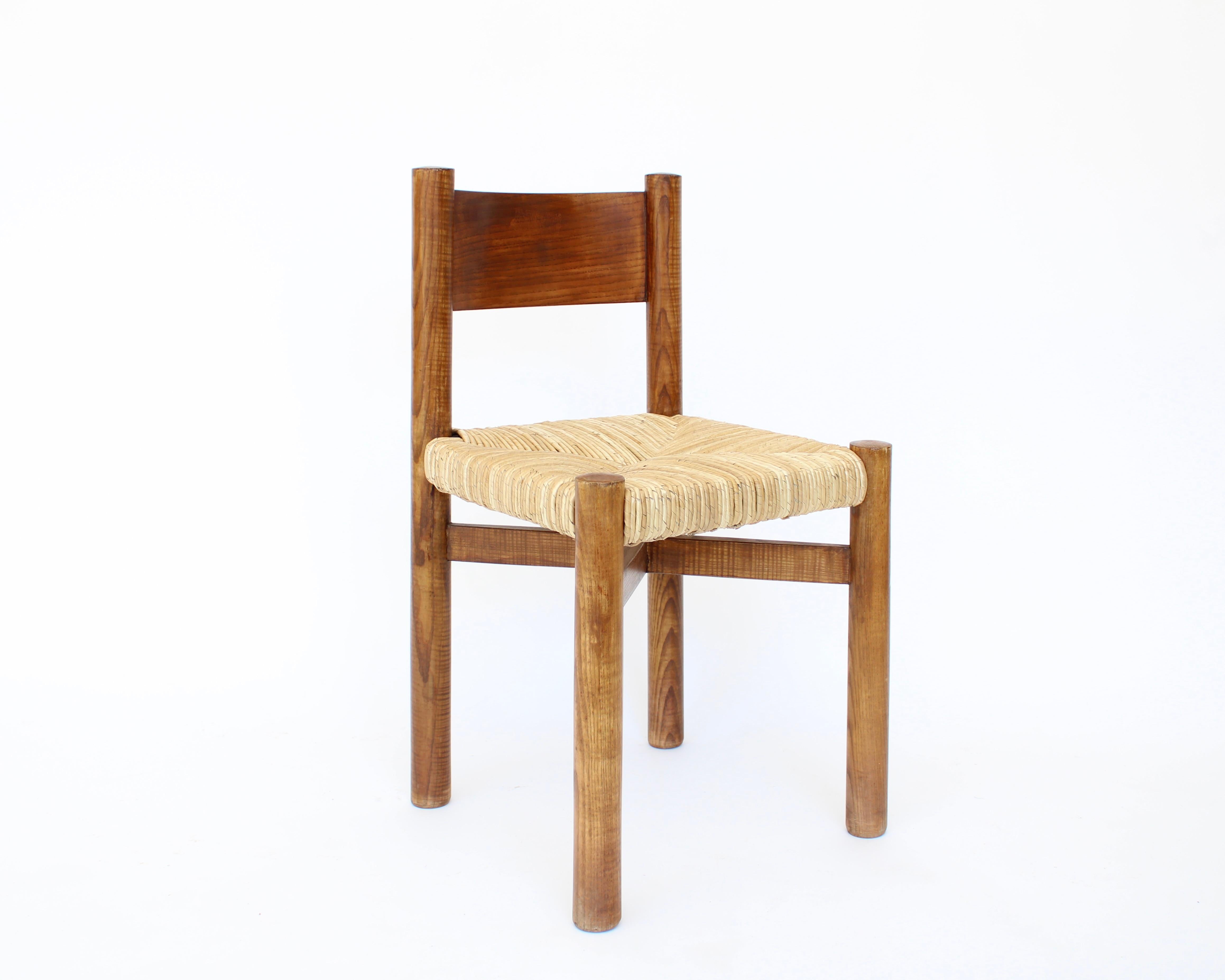 Charlotte Perriand Dos sillas de comedor Meribel de roble y junco Les Arcs en venta 3