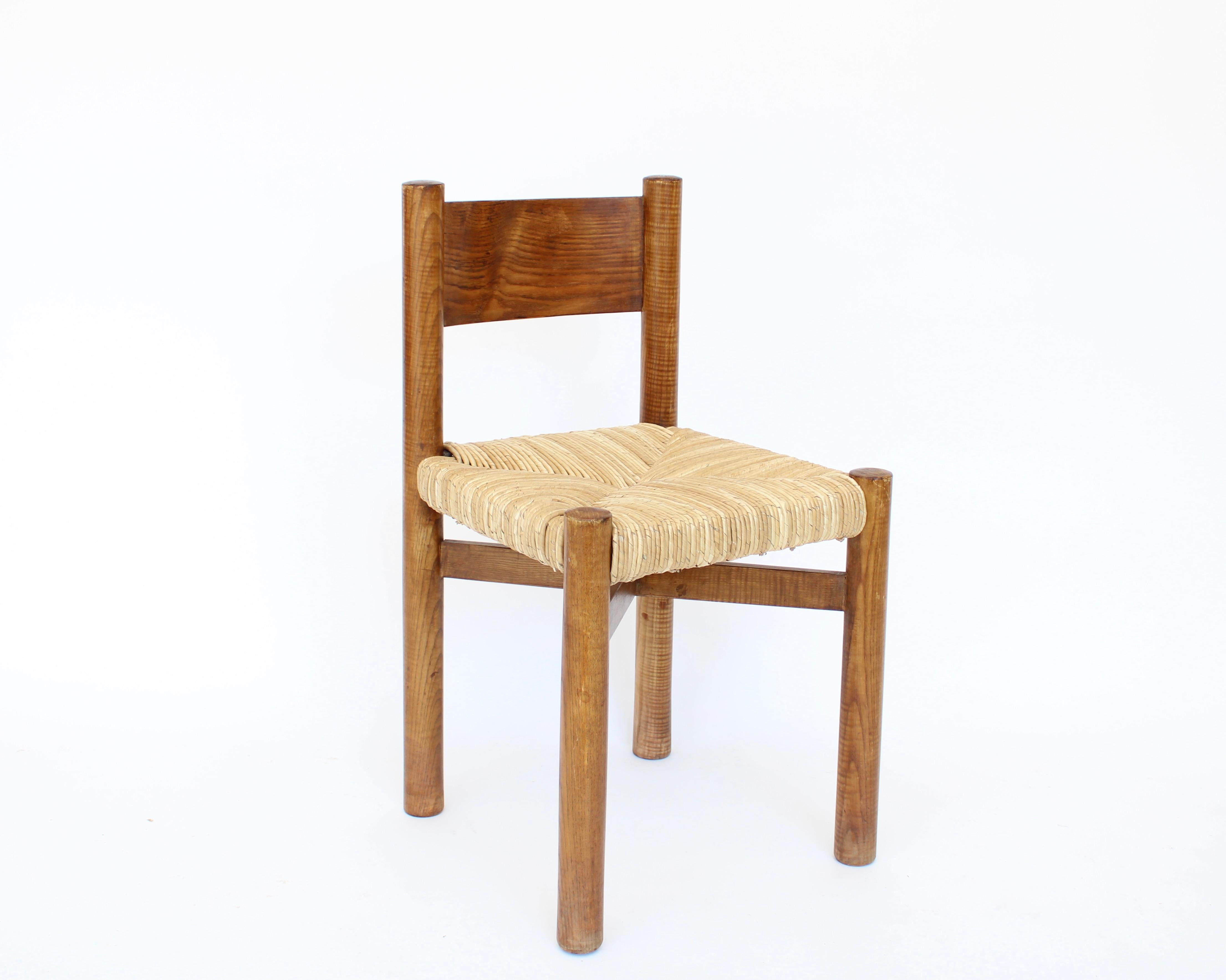 Charlotte Perriand Dos sillas de comedor Meribel de roble y junco Les Arcs en venta 6