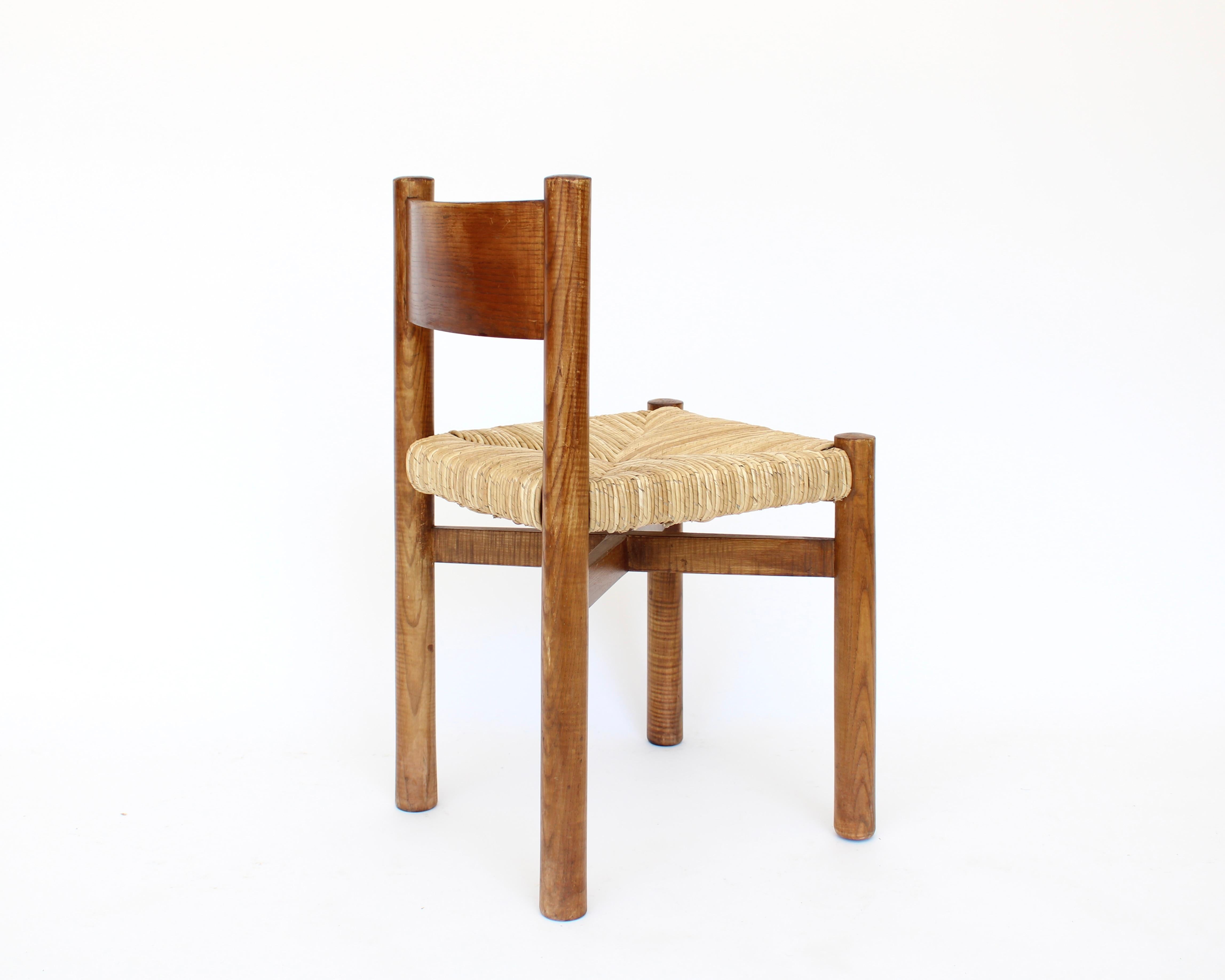 Charlotte Perriand Dos sillas de comedor Meribel de roble y junco Les Arcs en venta 8