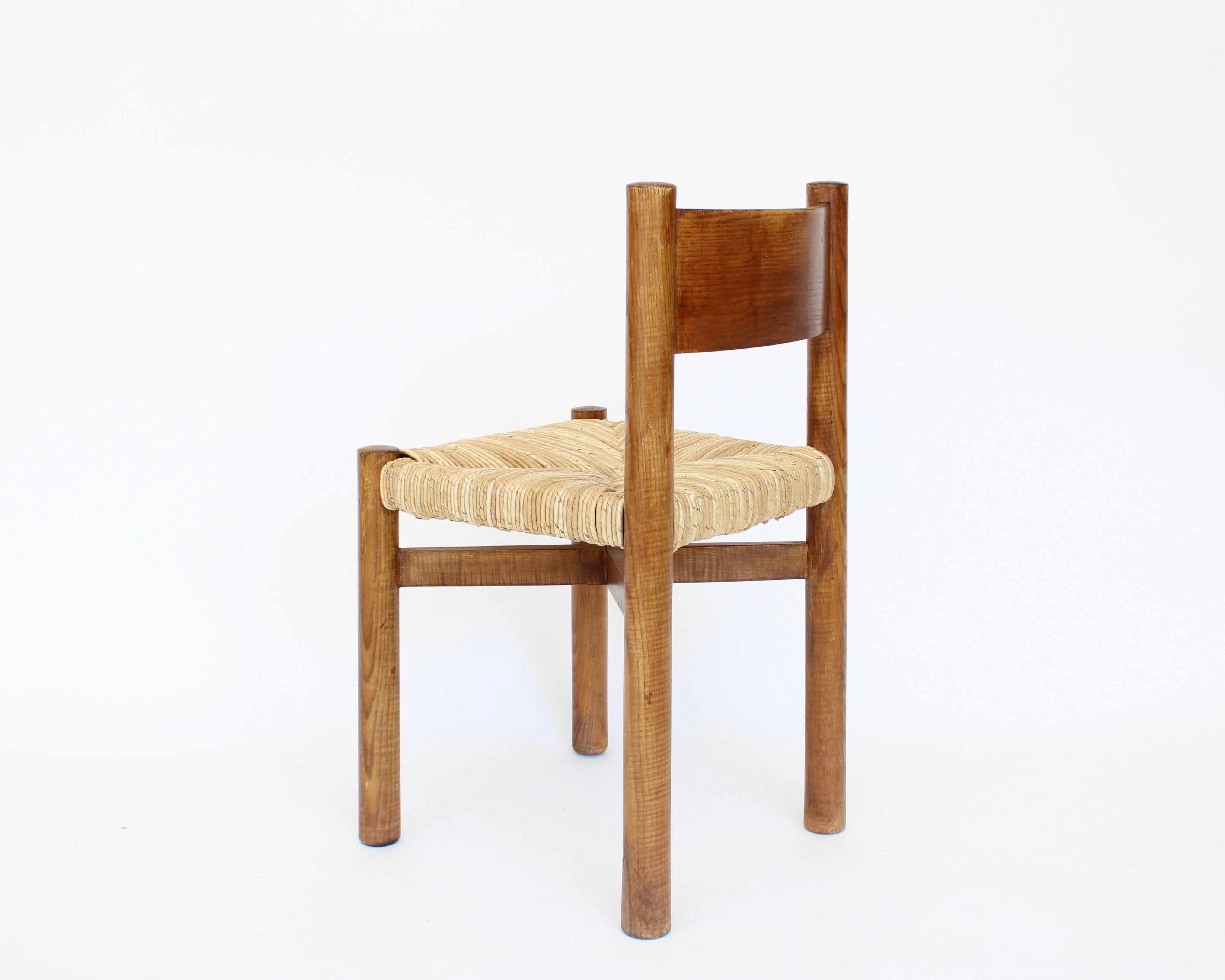 Charlotte Perriand Dos sillas de comedor Meribel de roble y junco Les Arcs en venta 9