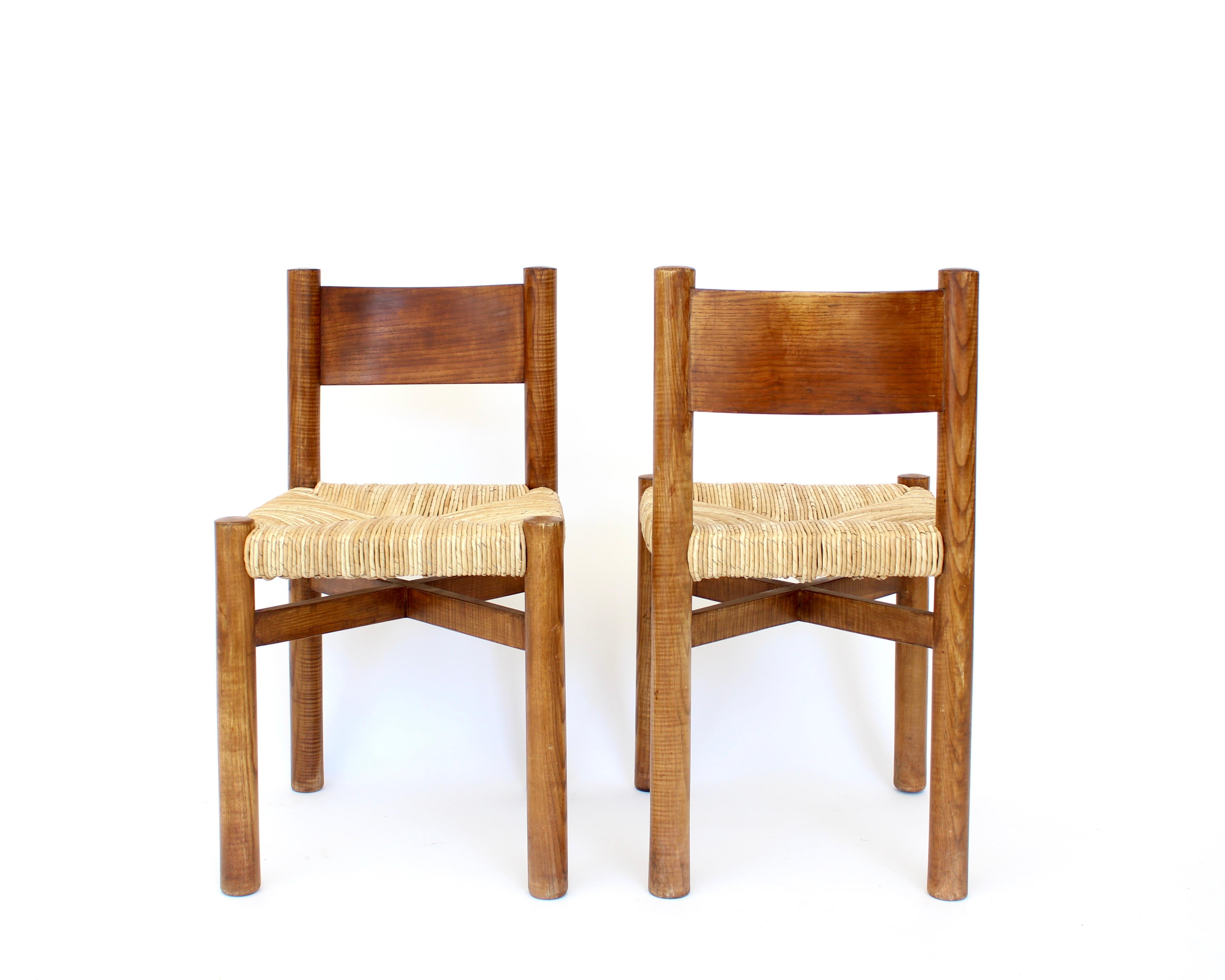 Charlotte Perriand Dos sillas de comedor Meribel de roble y junco Les Arcs Moderno de mediados de siglo en venta
